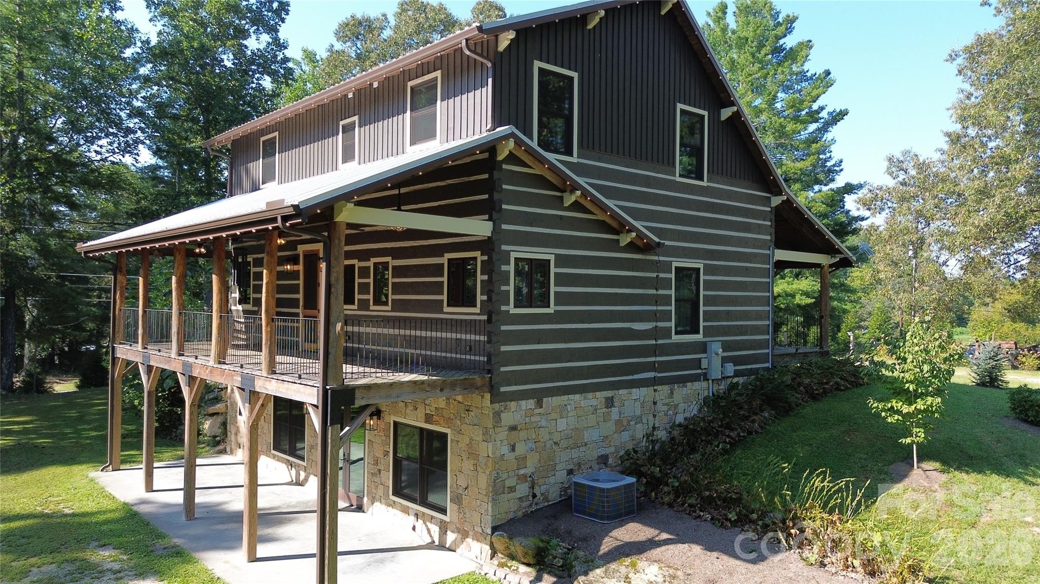 main property photo 28