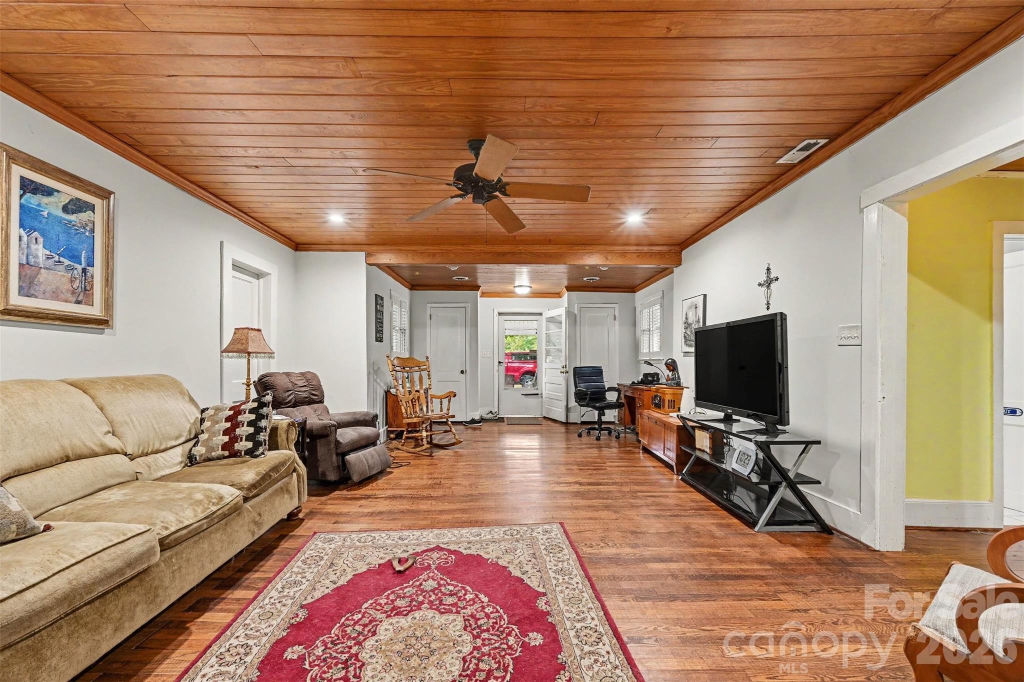 main property photo 10
