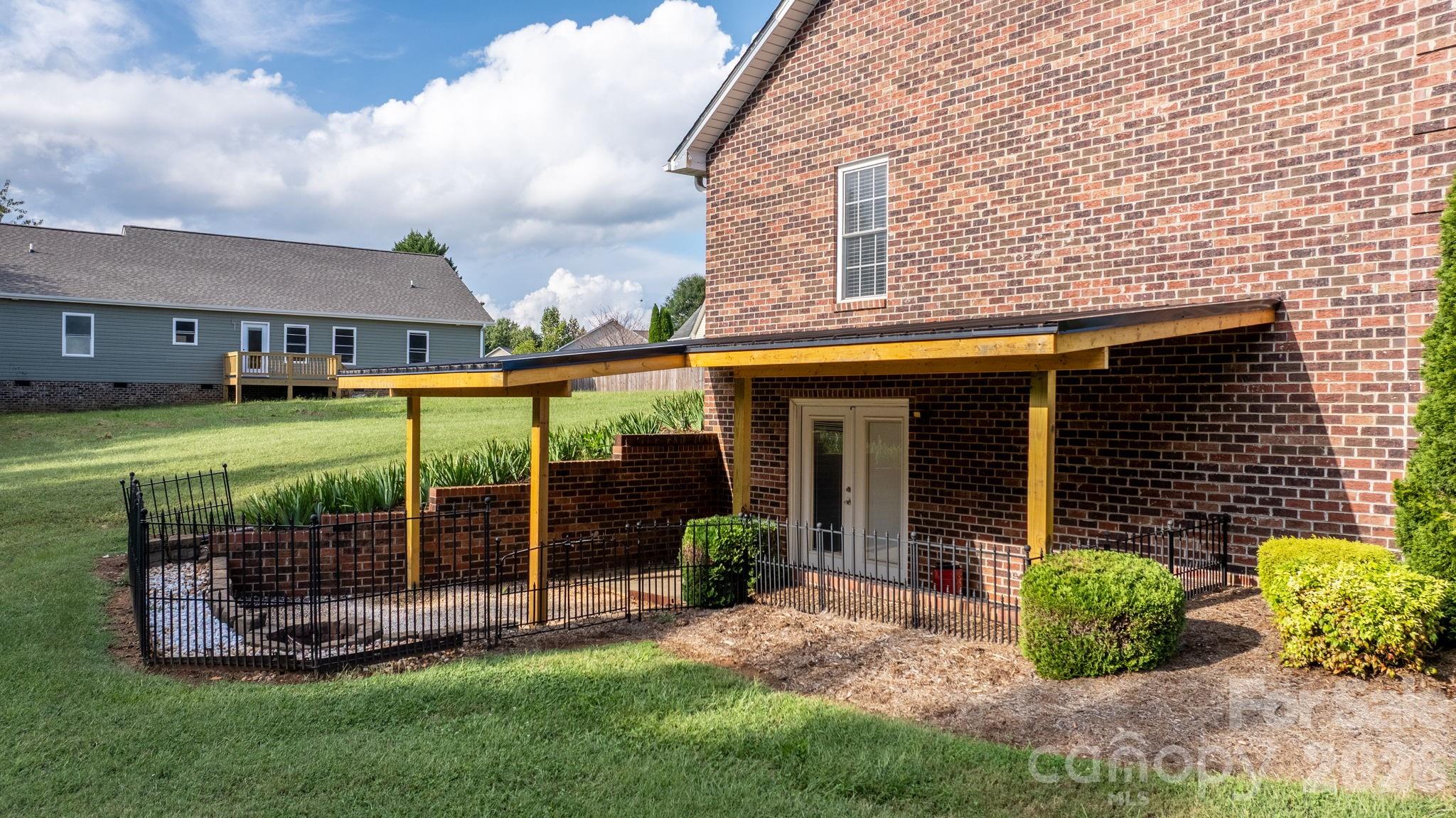 main property photo 19
