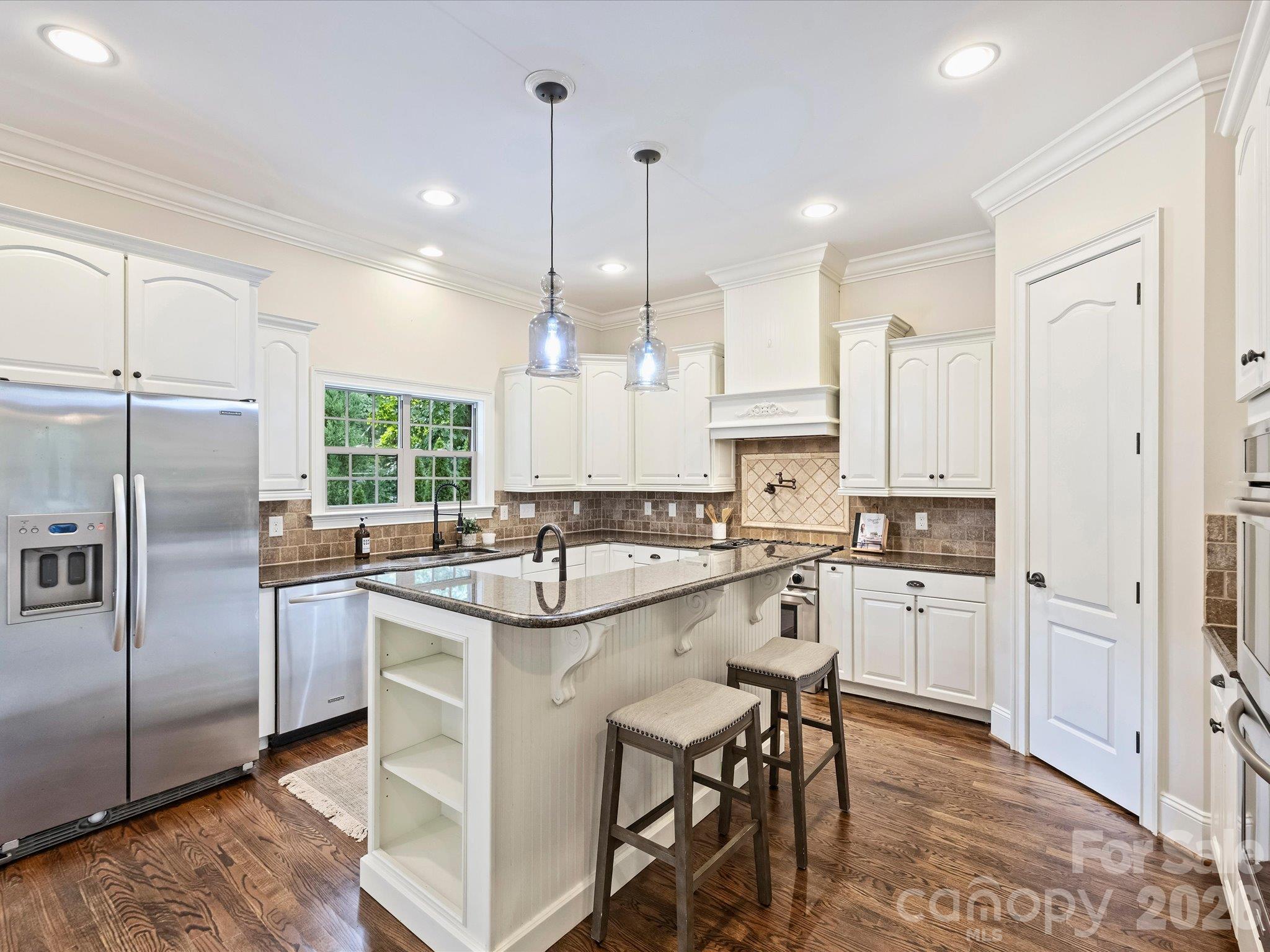 main property photo 10