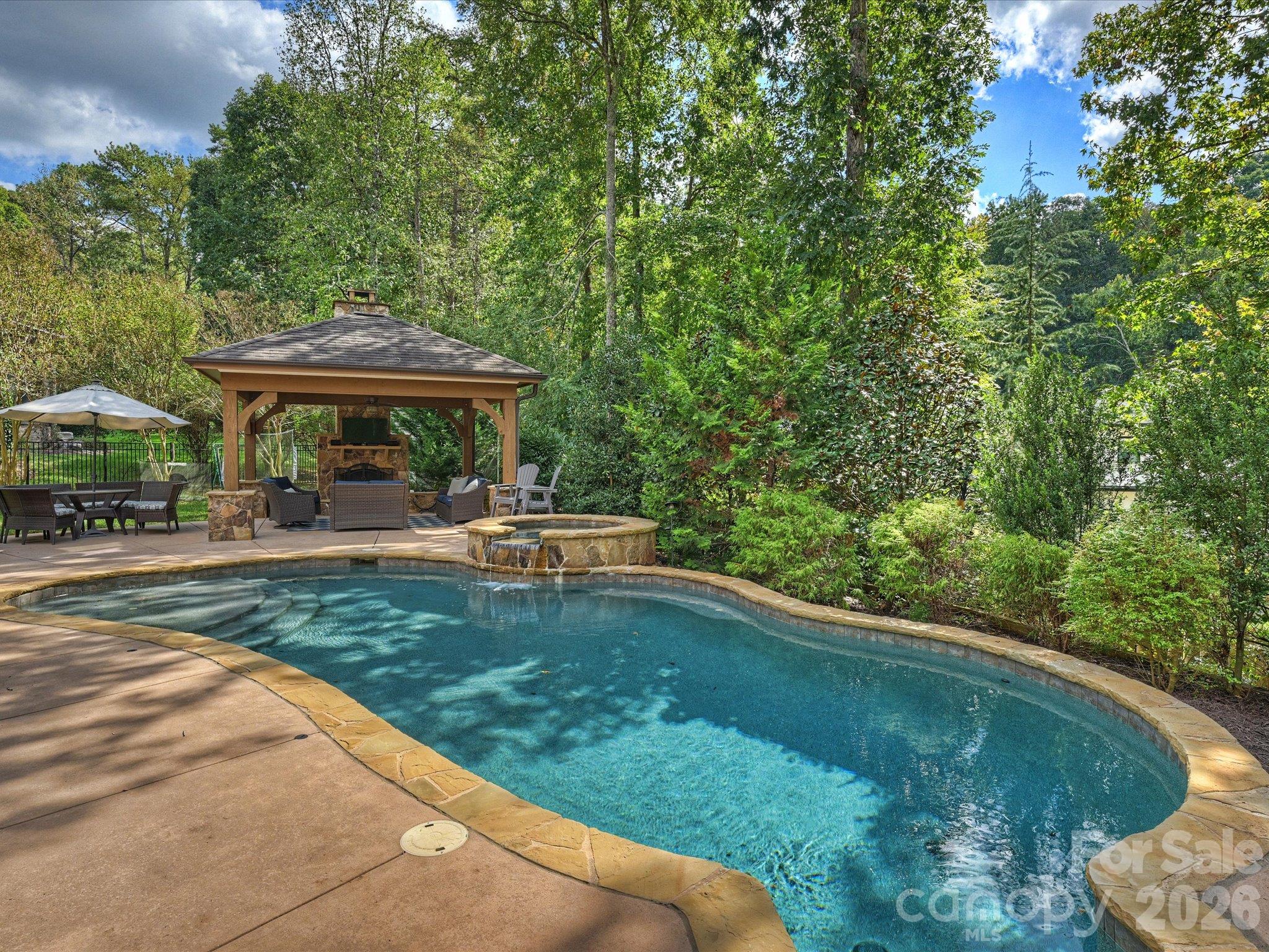 main property photo 40
