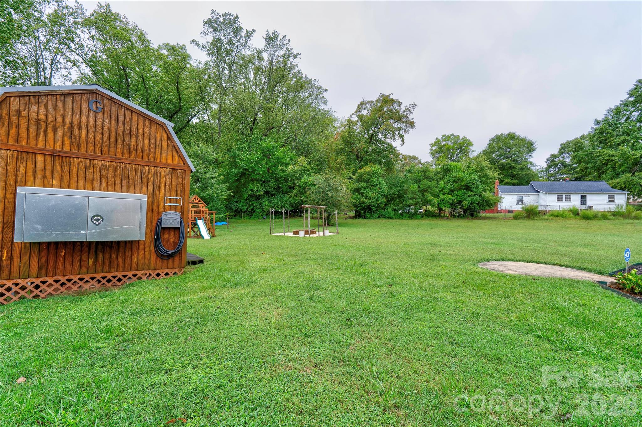 main property photo 40