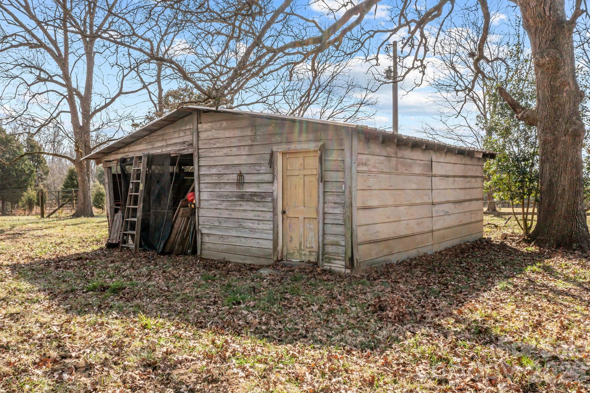 main property photo 28