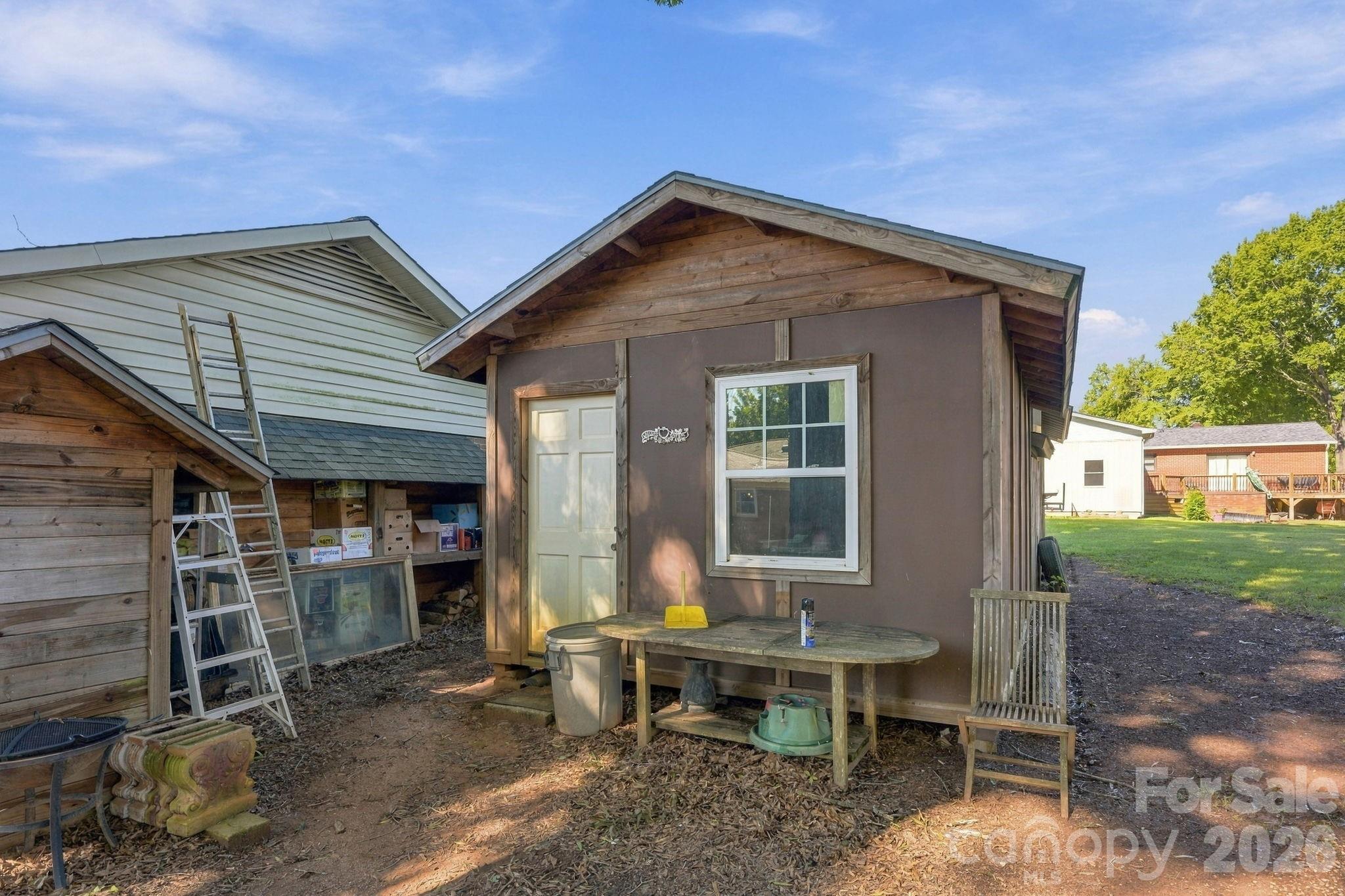 main property photo 30