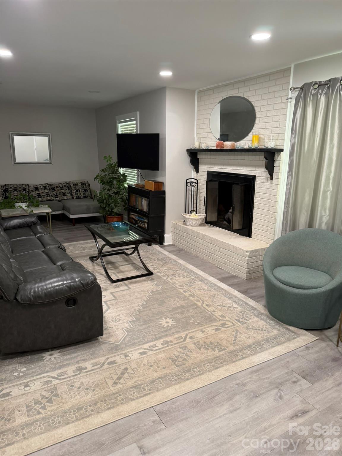 main property photo 10