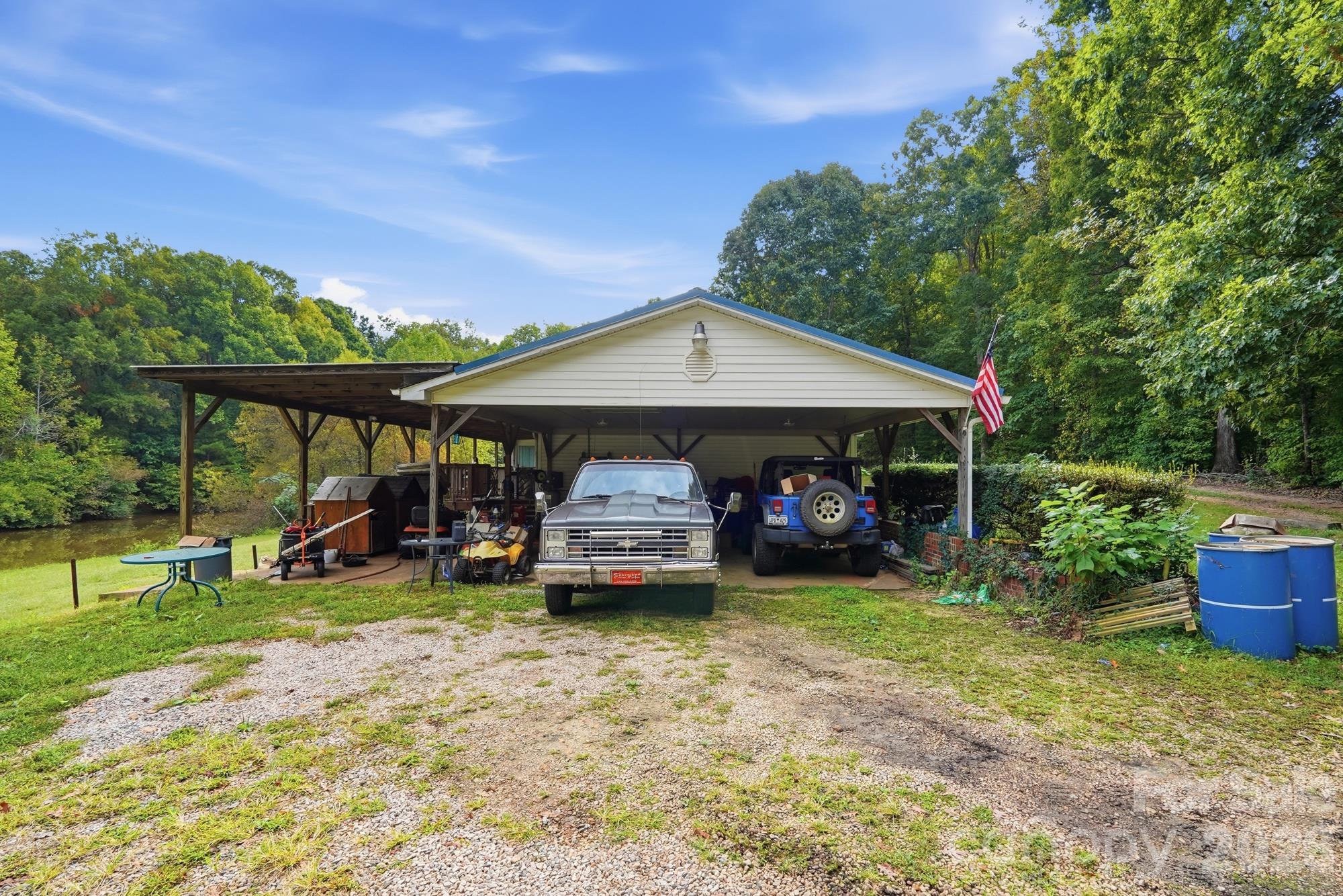 main property photo 6