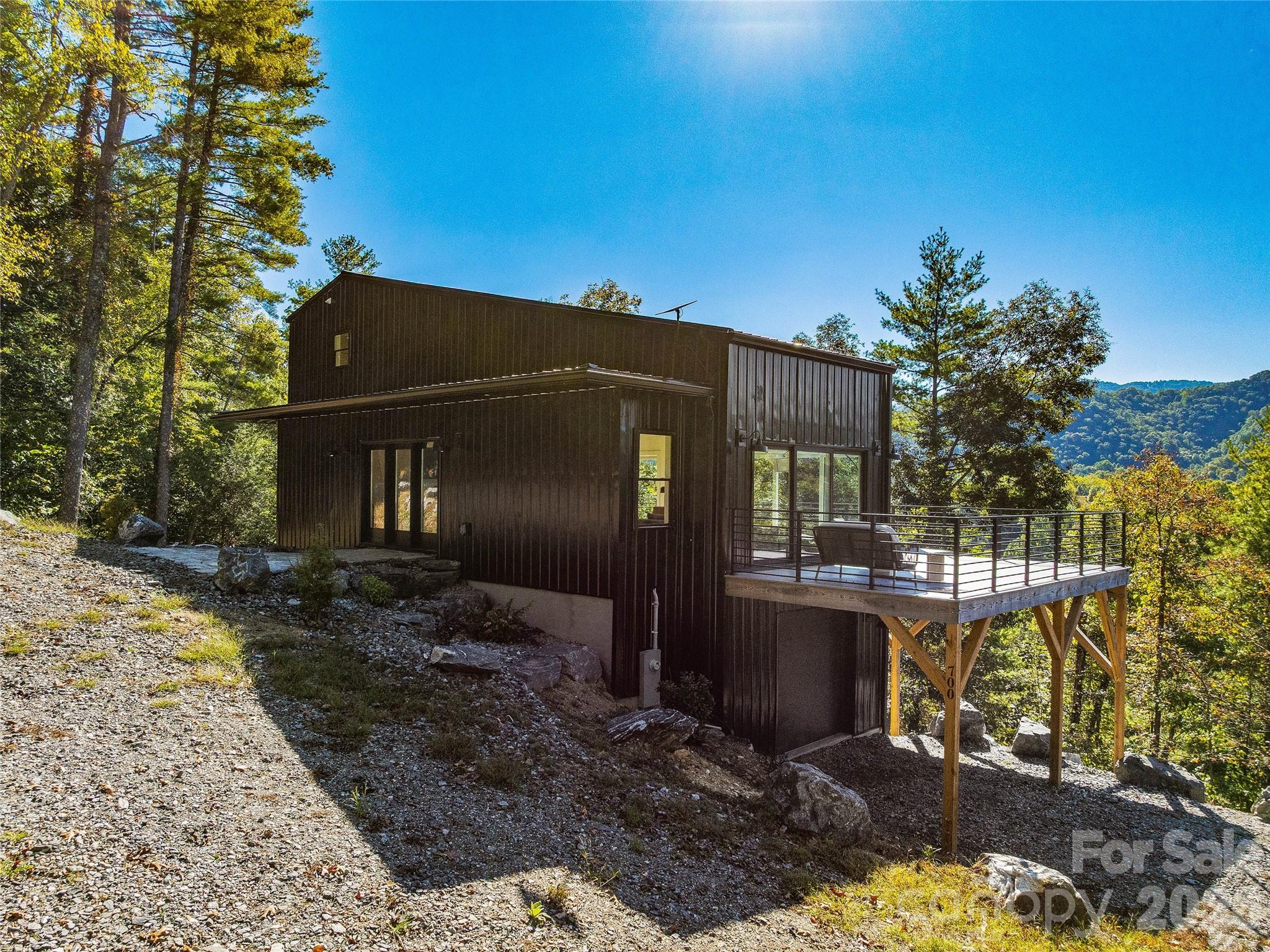 main property photo 28