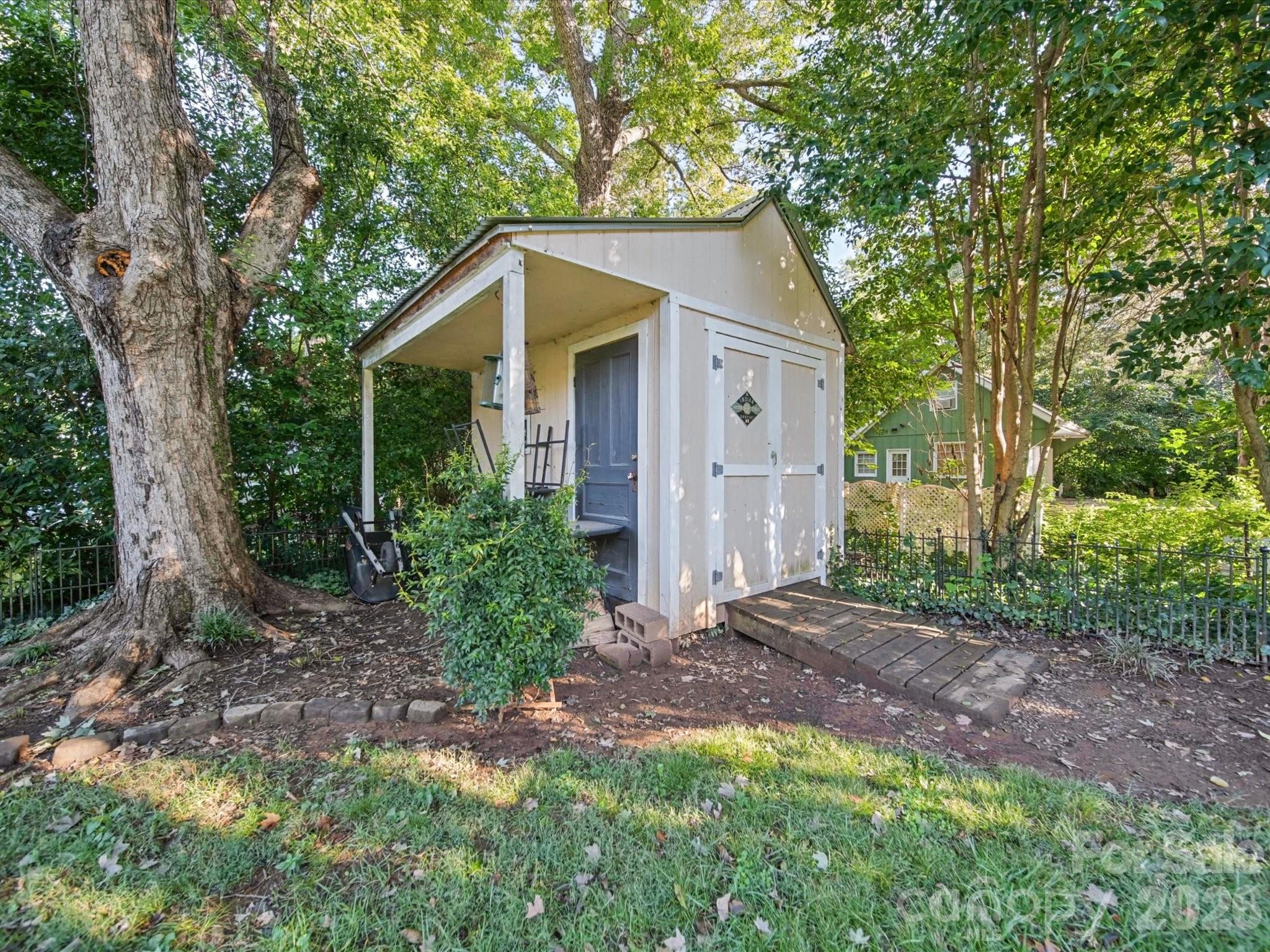 main property photo 37