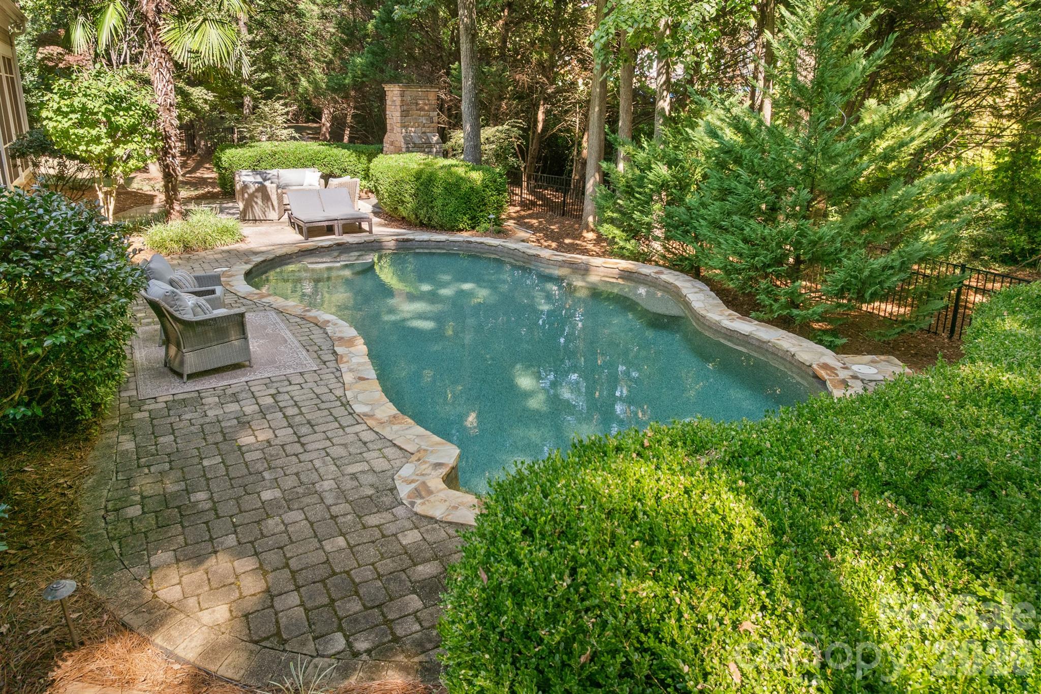 main property photo 16
