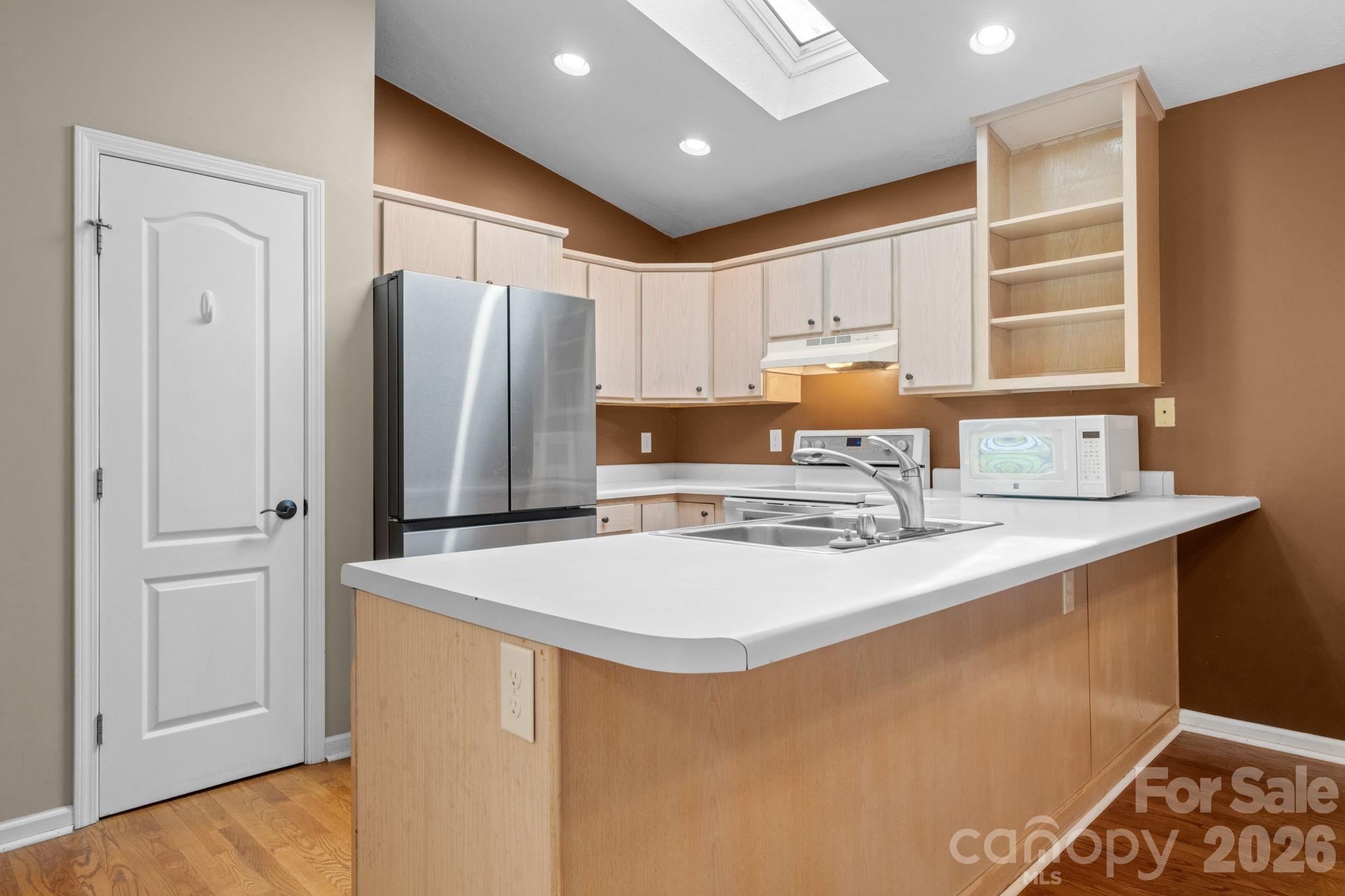 main property photo 7