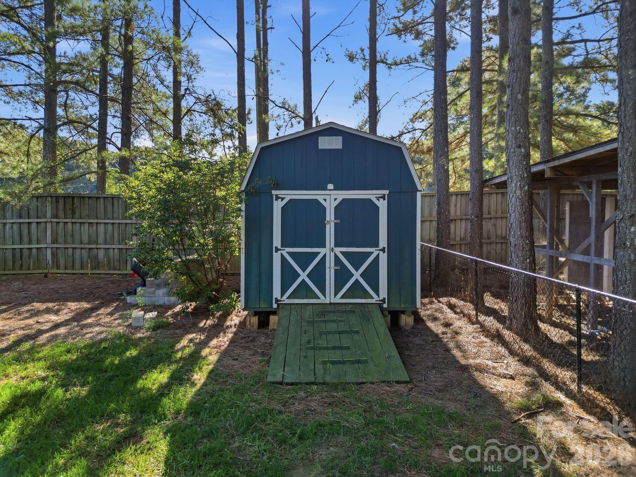 main property photo 41