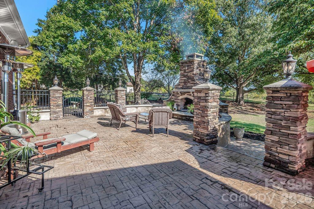 main property photo 45