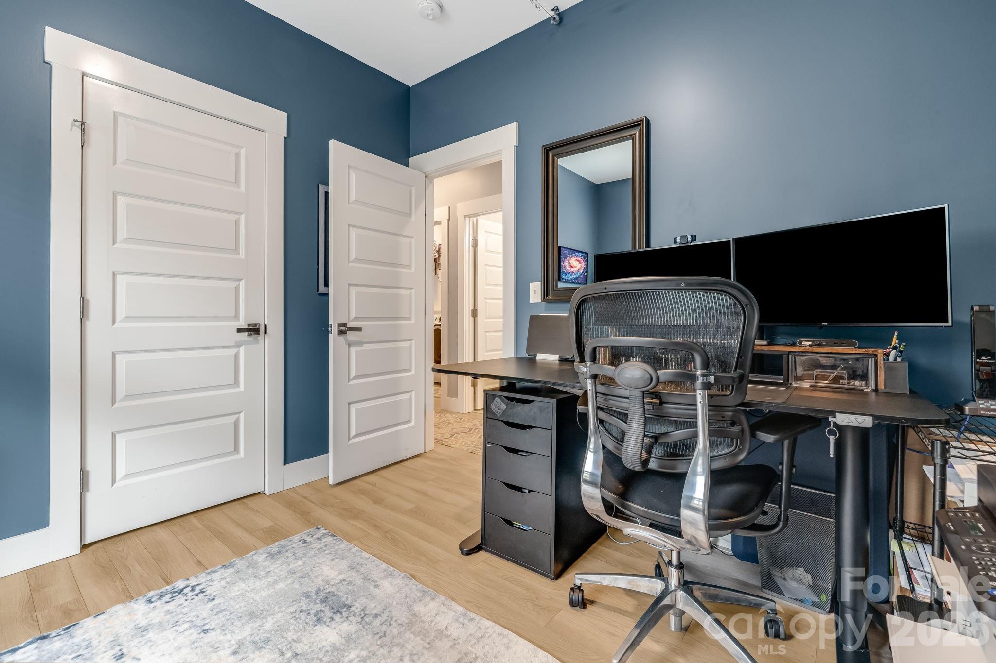 main property photo 30