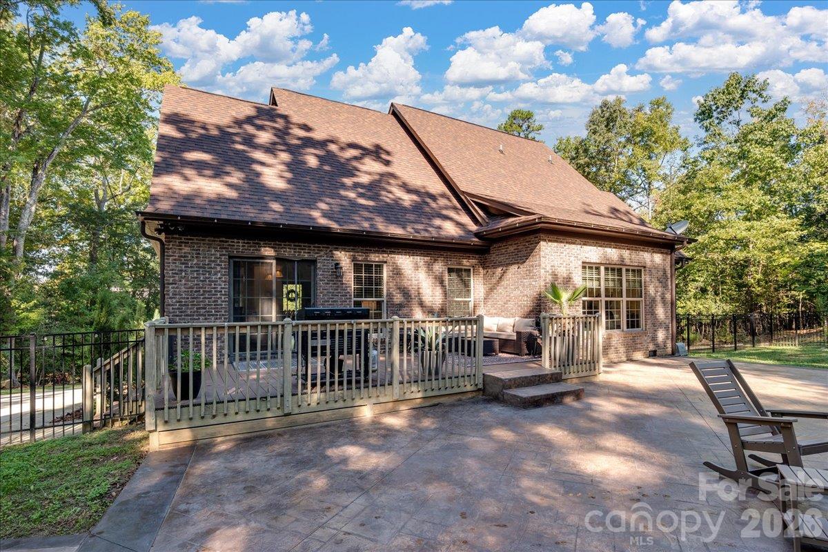 main property photo 41