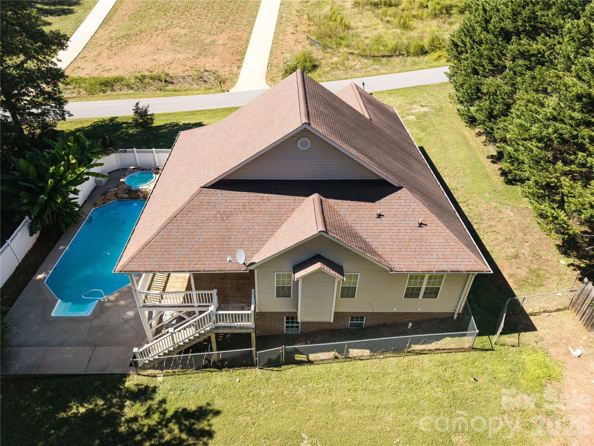main property photo 21