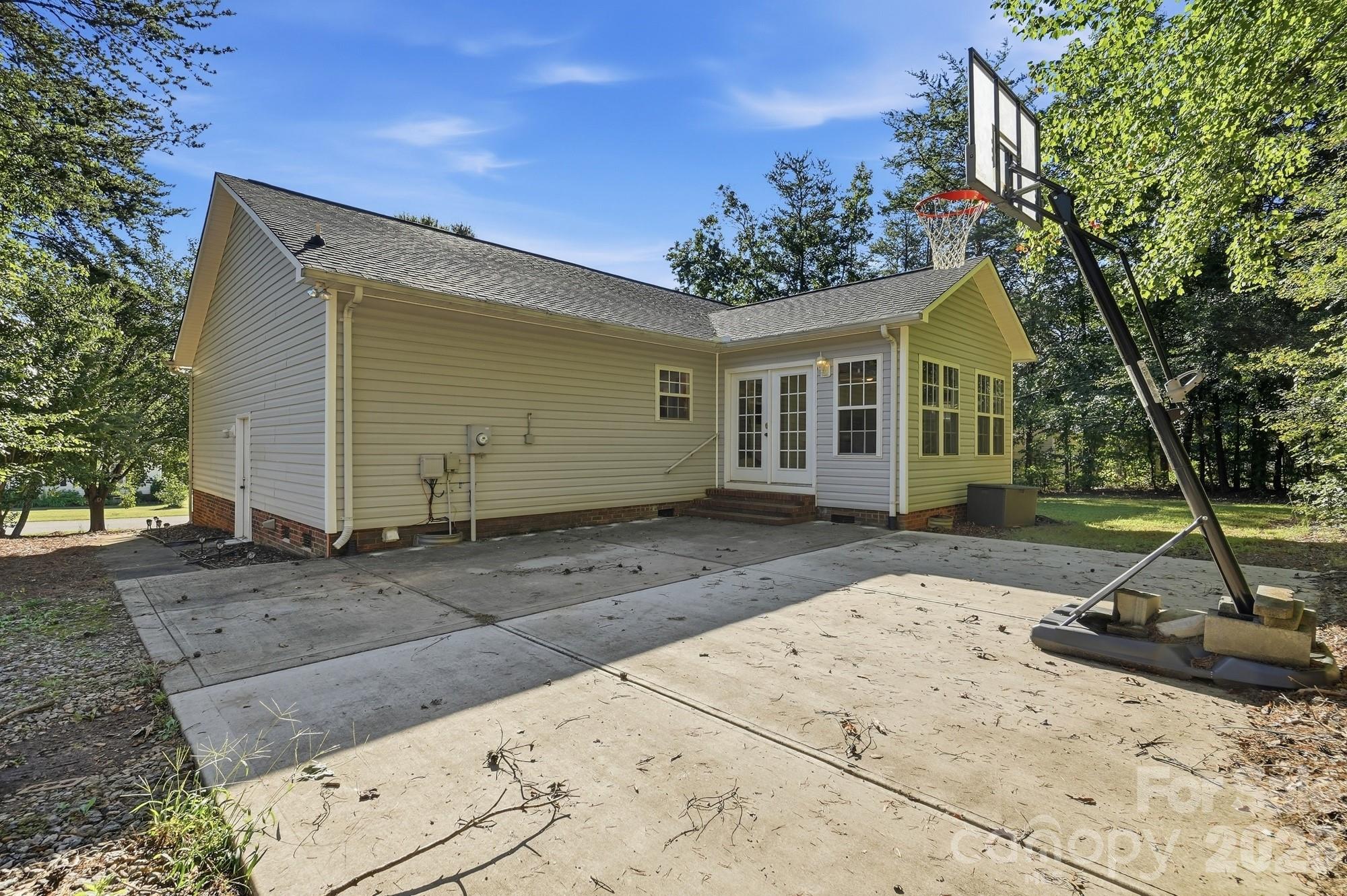 main property photo 31