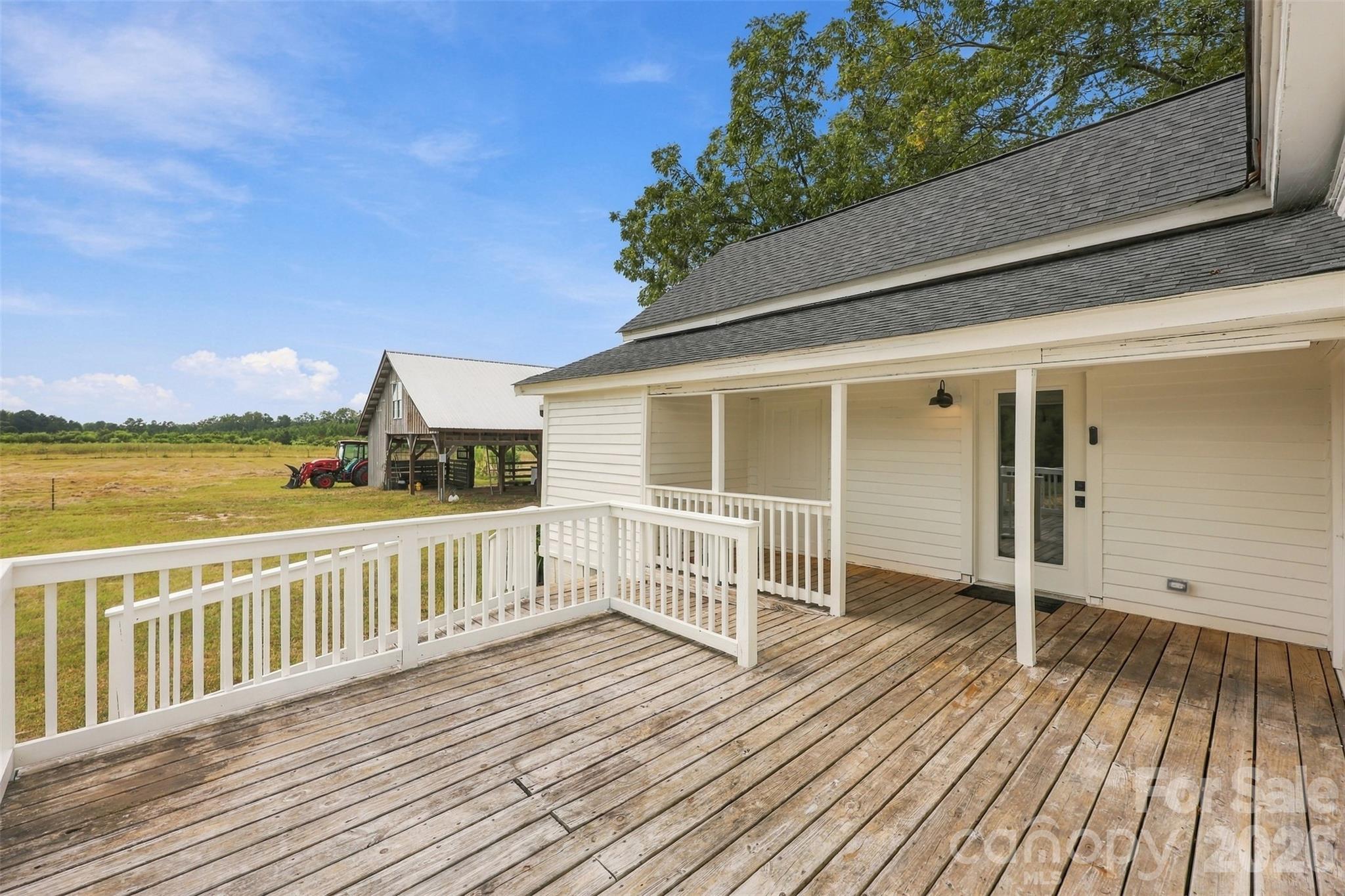 main property photo 28