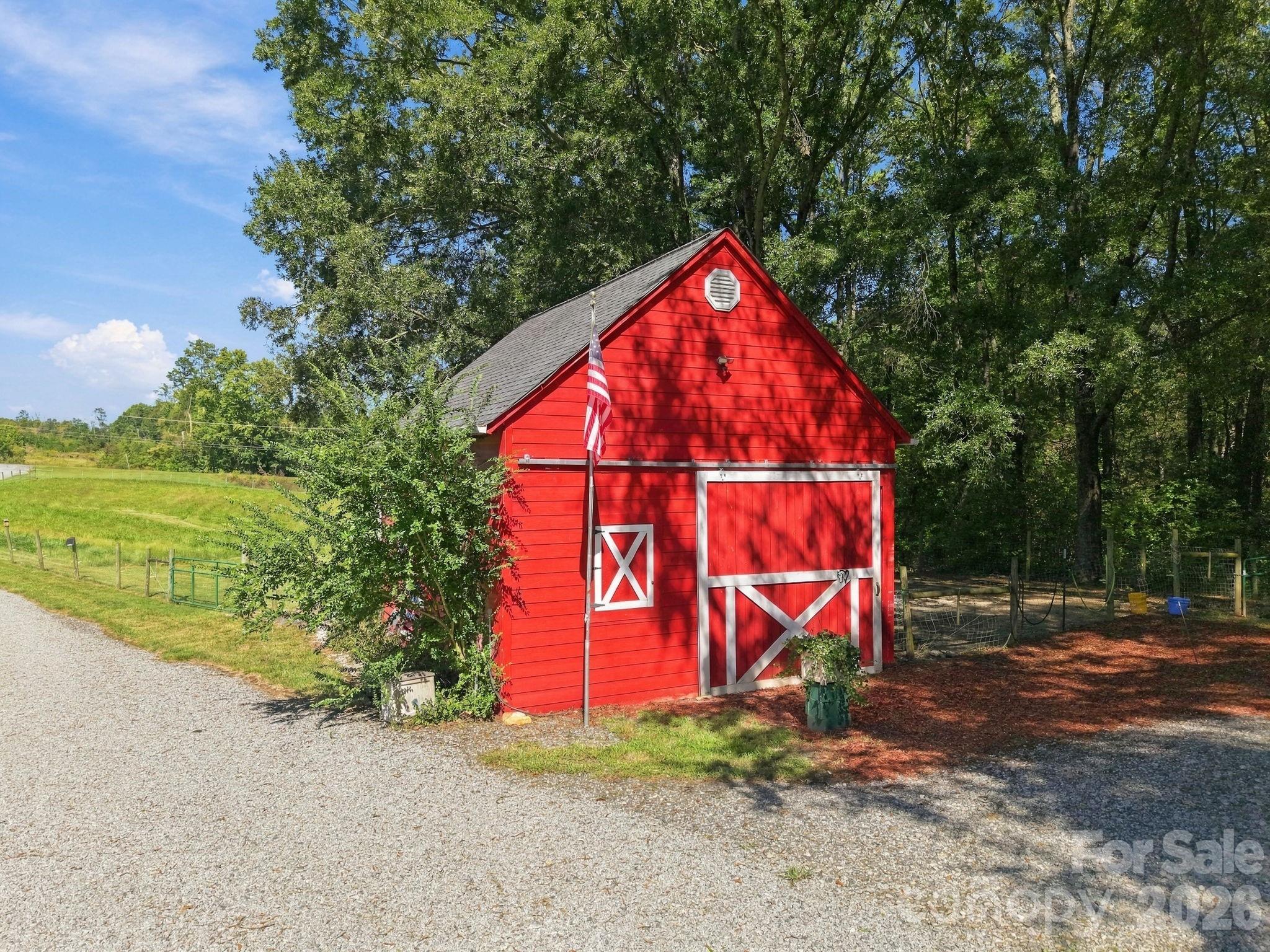 main property photo 28