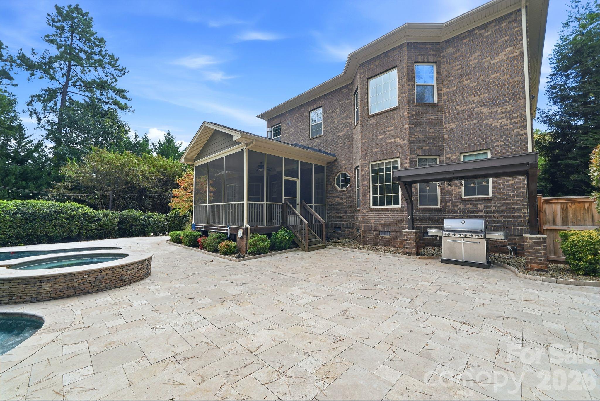 main property photo 40