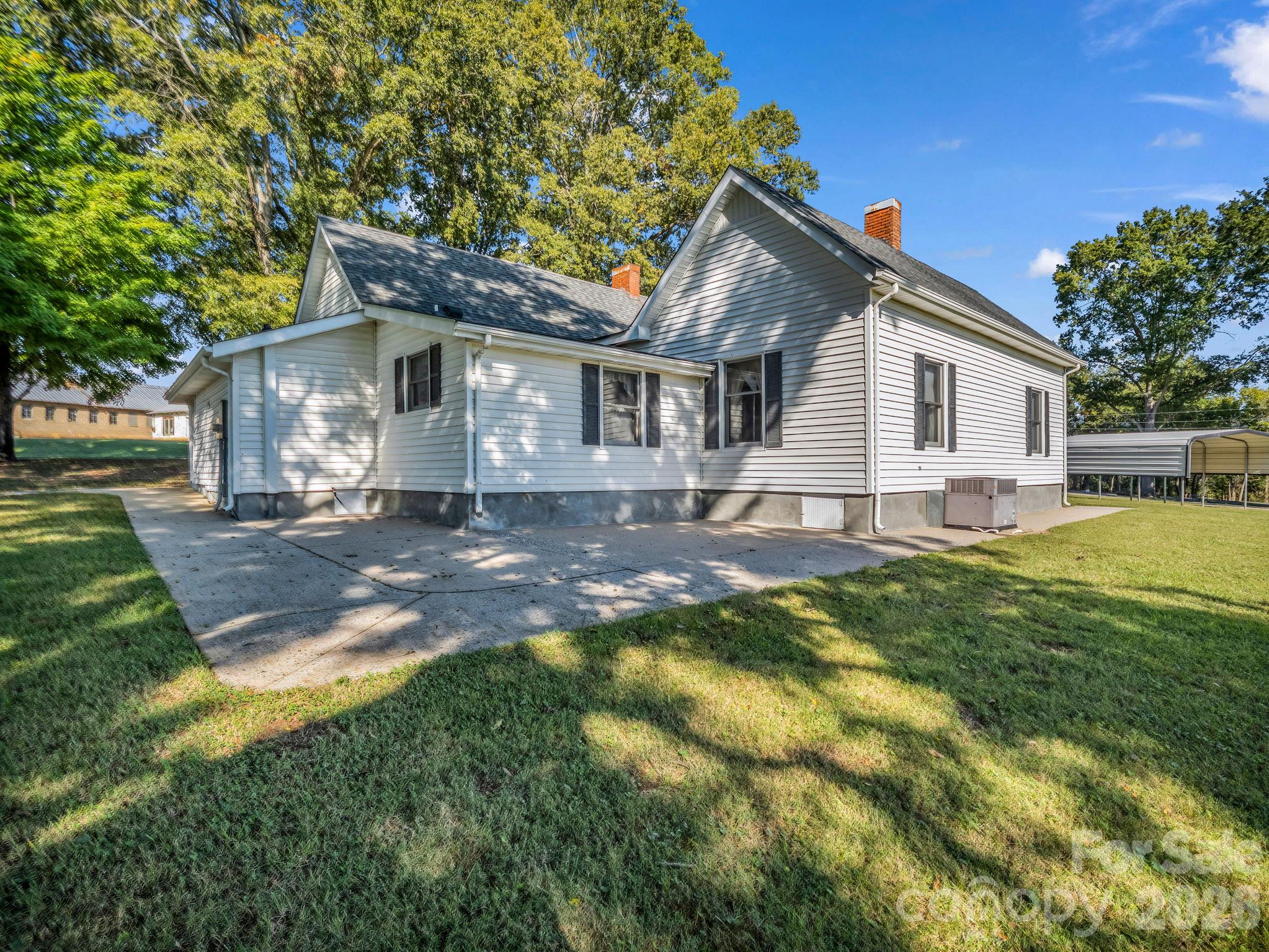 main property photo 28