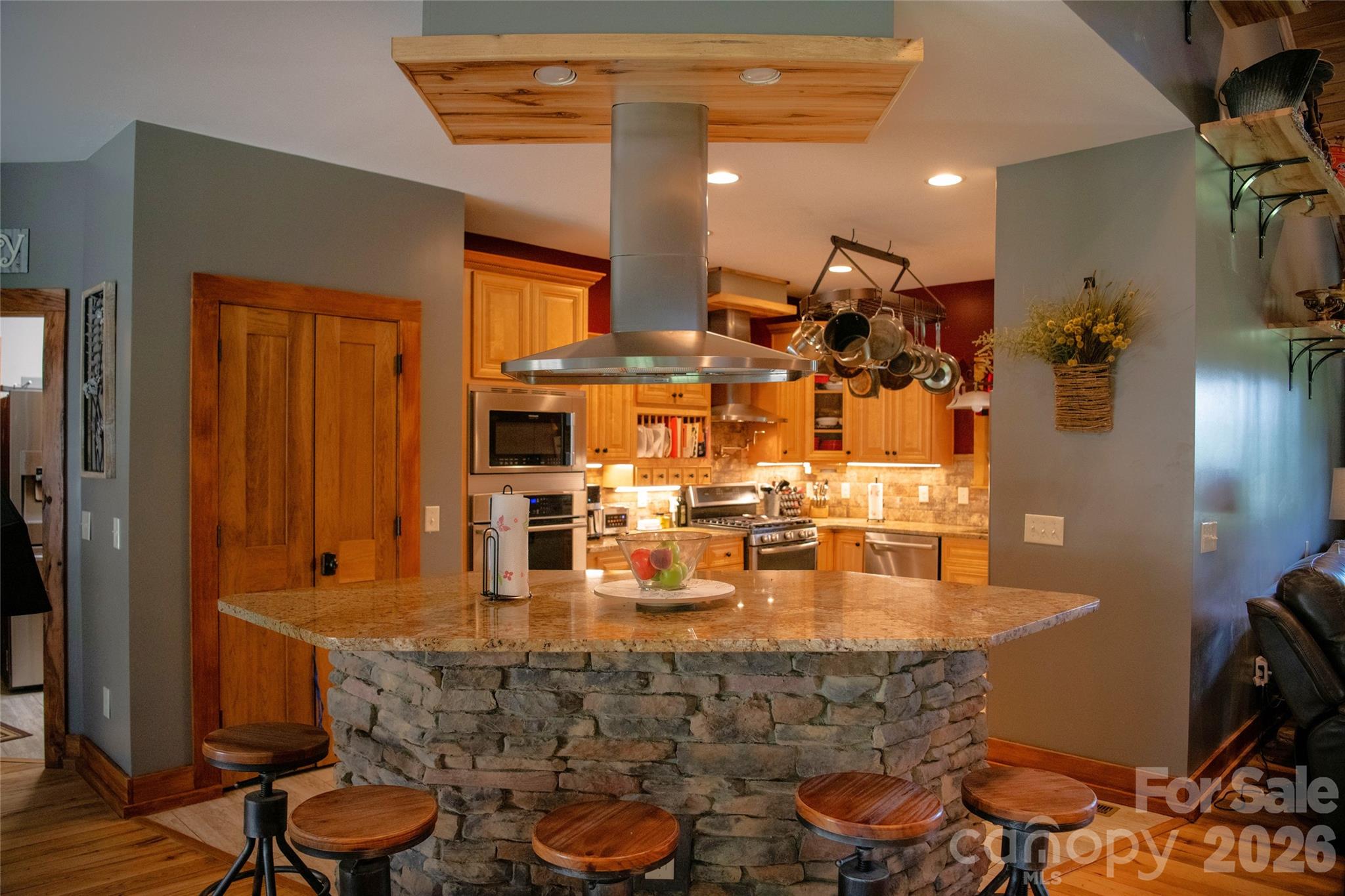 main property photo 30
