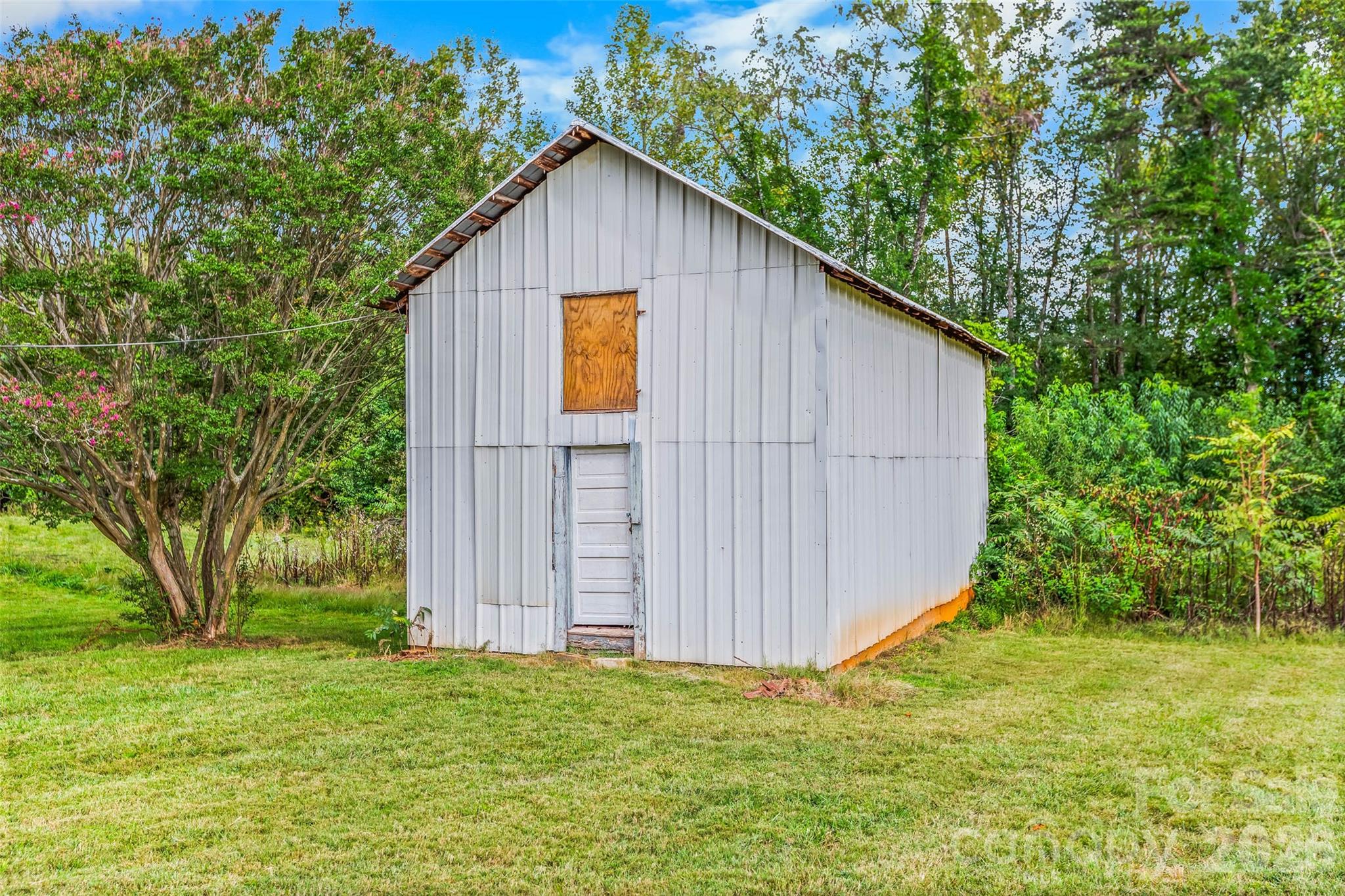 main property photo 18