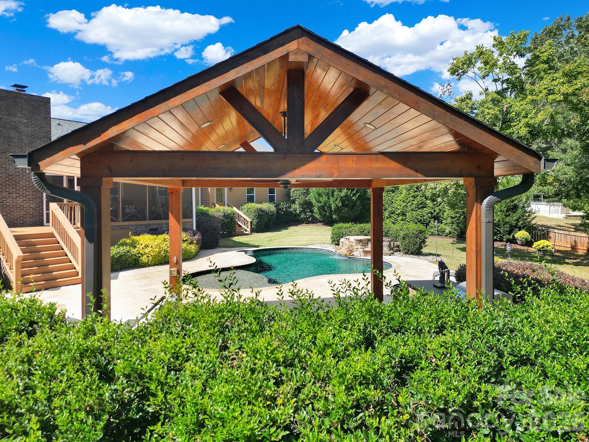 main property photo 40