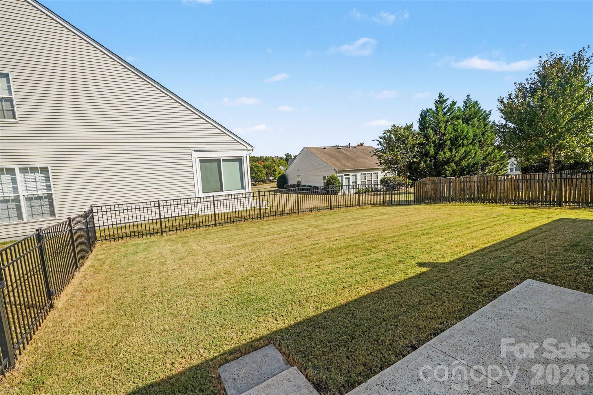 main property photo 28