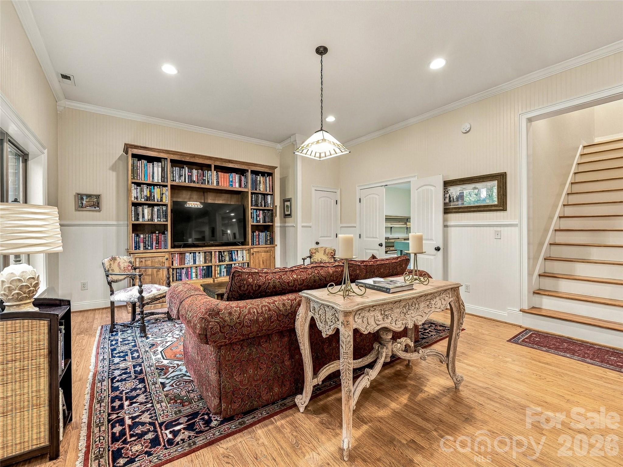 main property photo 28