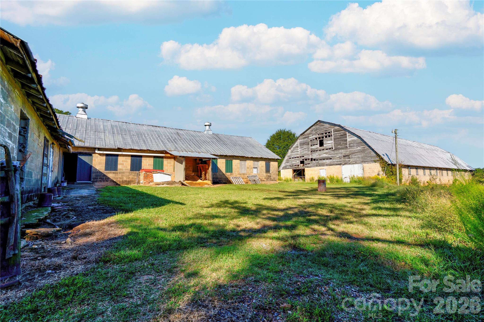 main property photo 28
