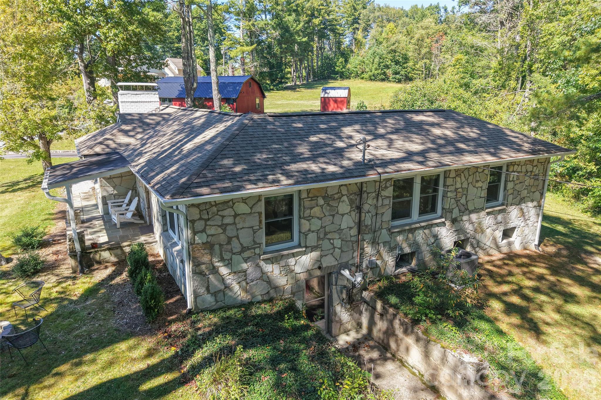 main property photo 6