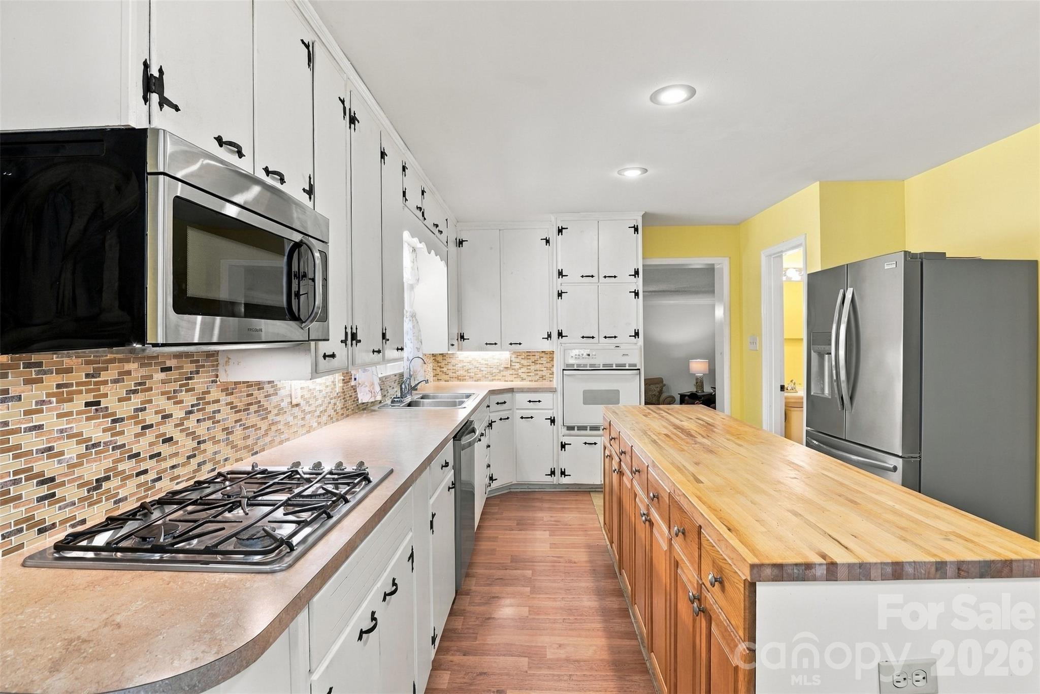 main property photo 11