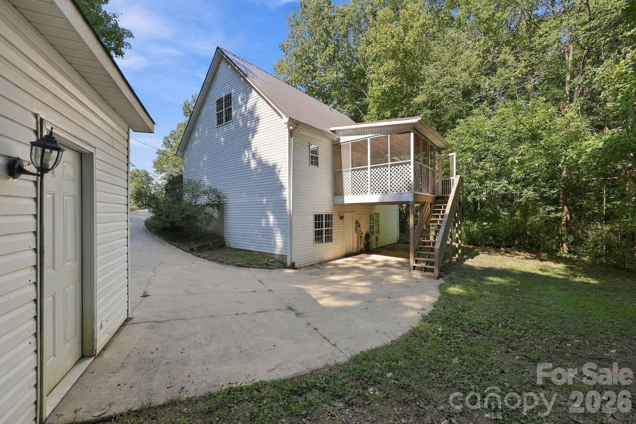 main property photo 33