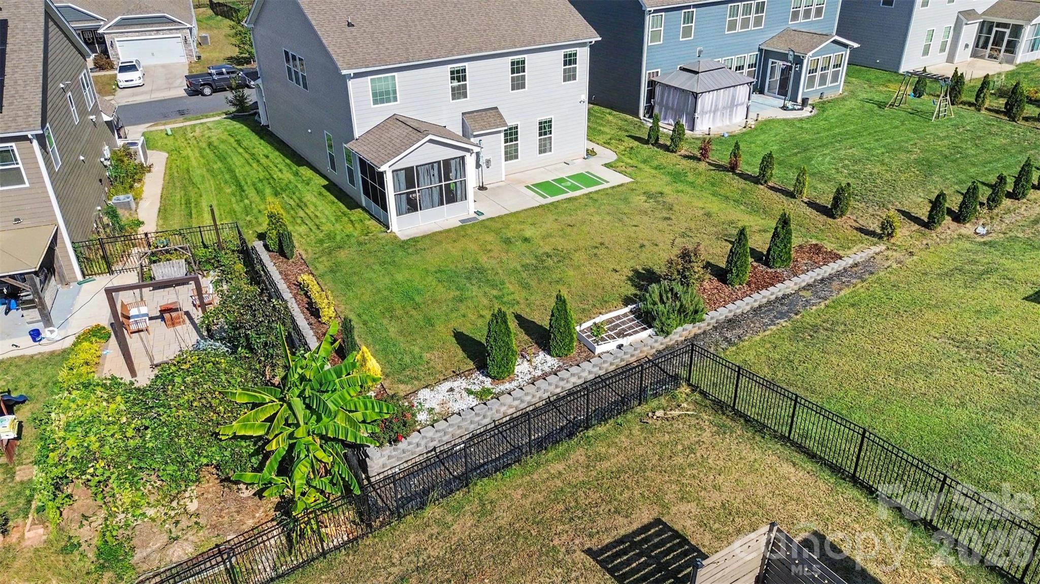 main property photo 40