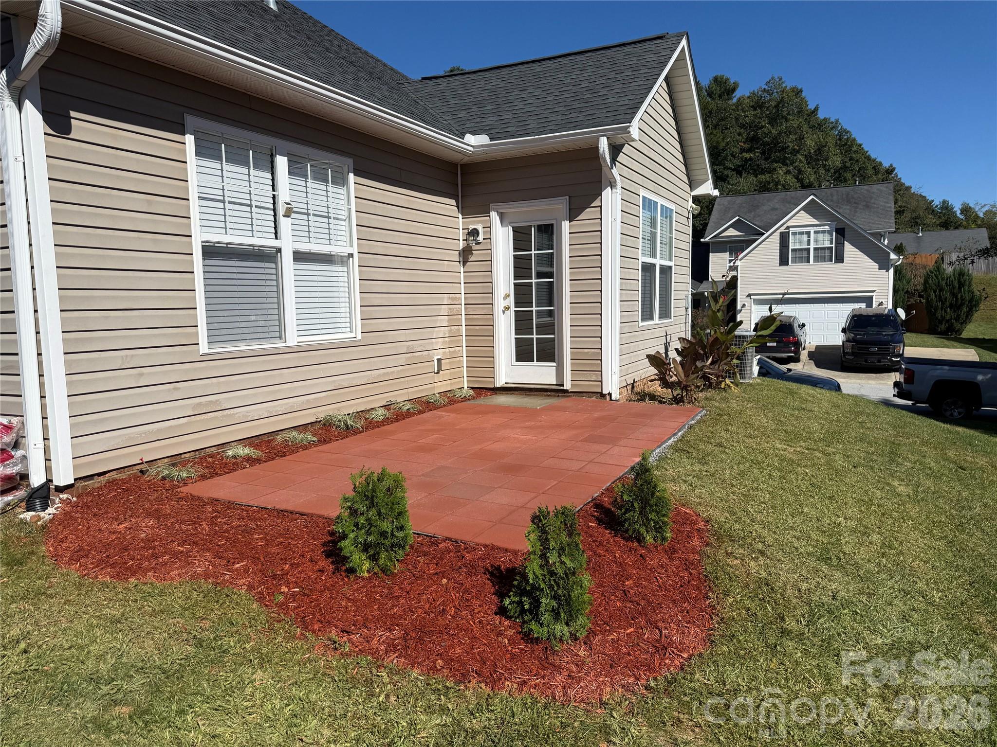 main property photo 28