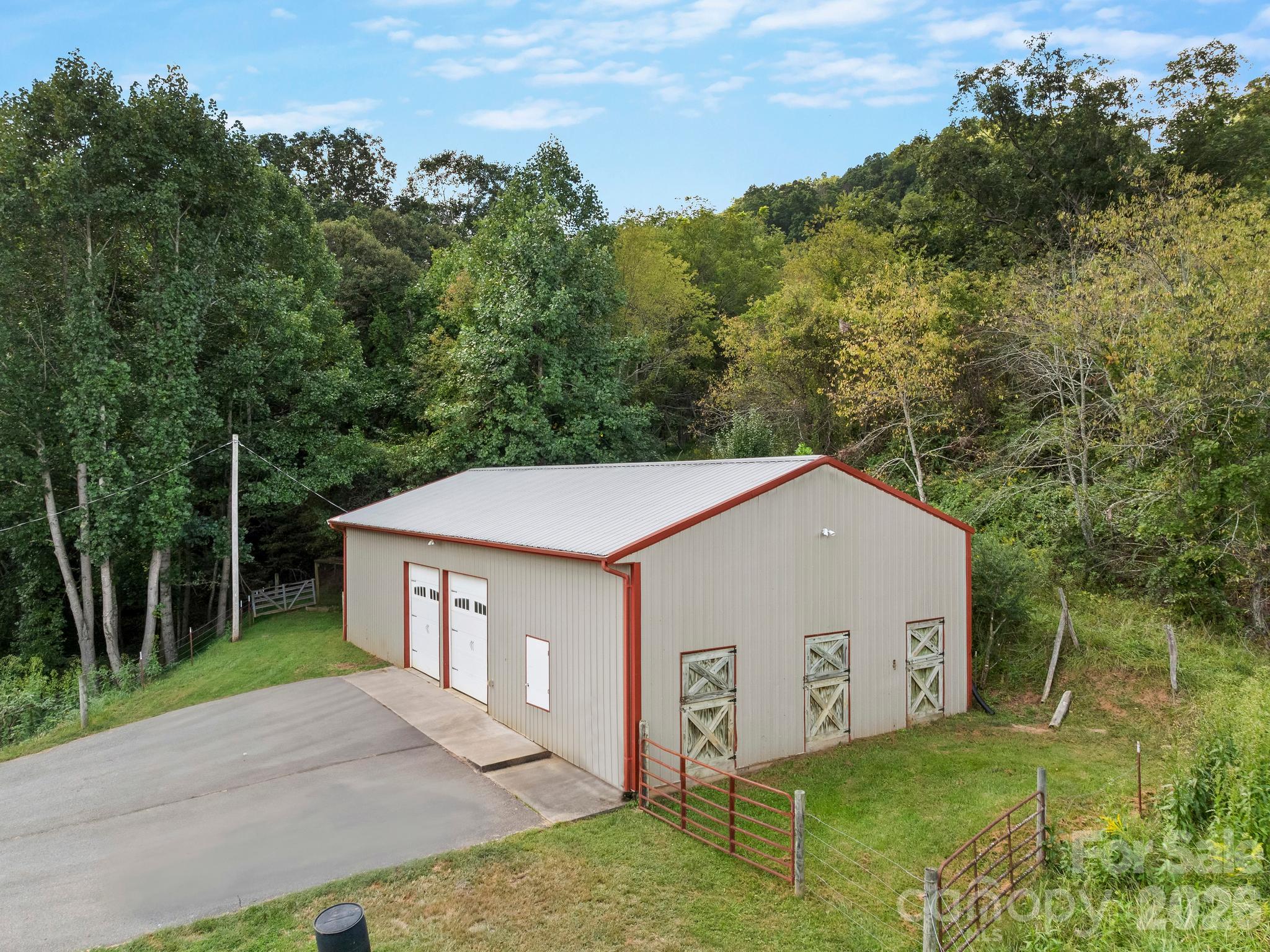 main property photo 33