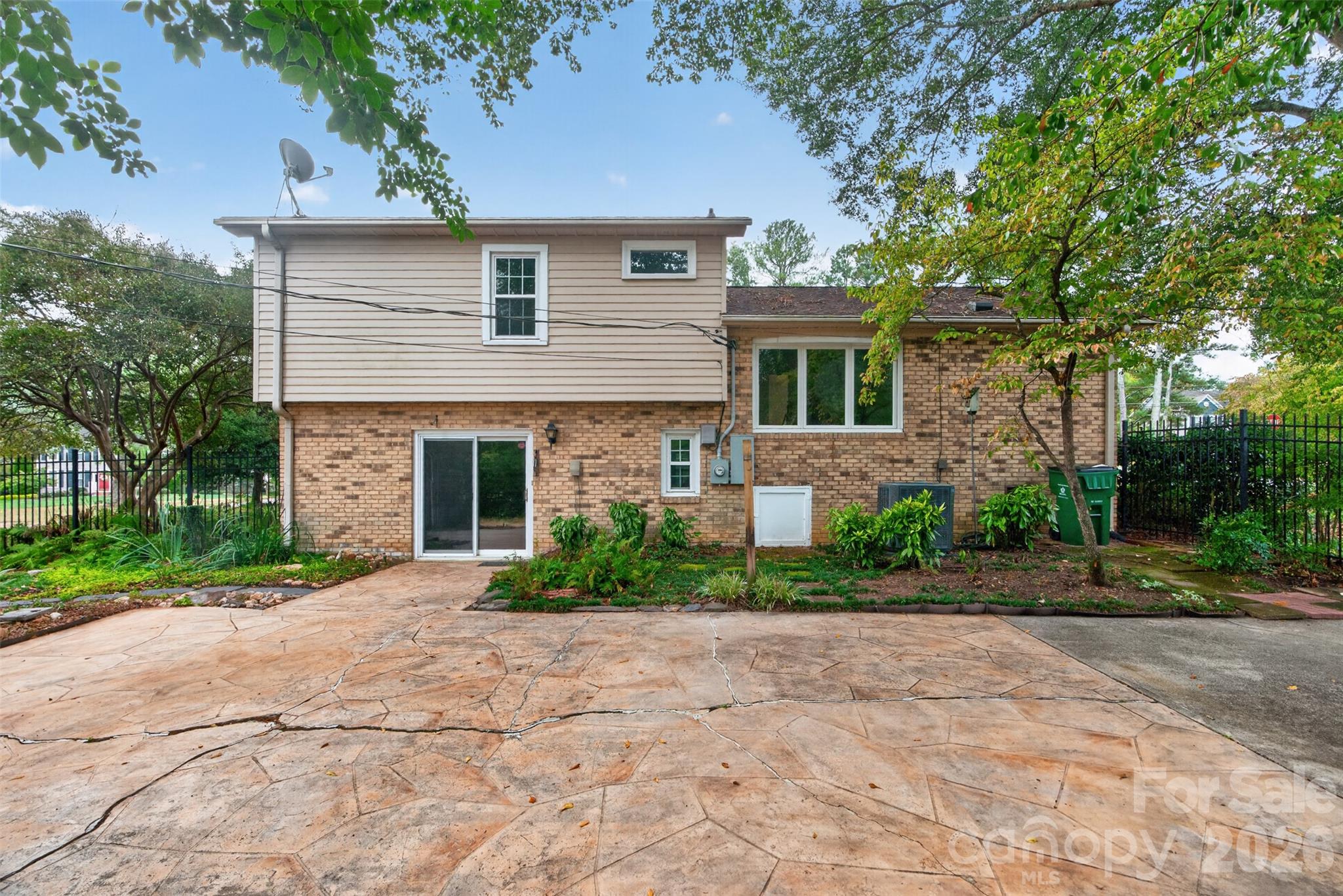 main property photo 40