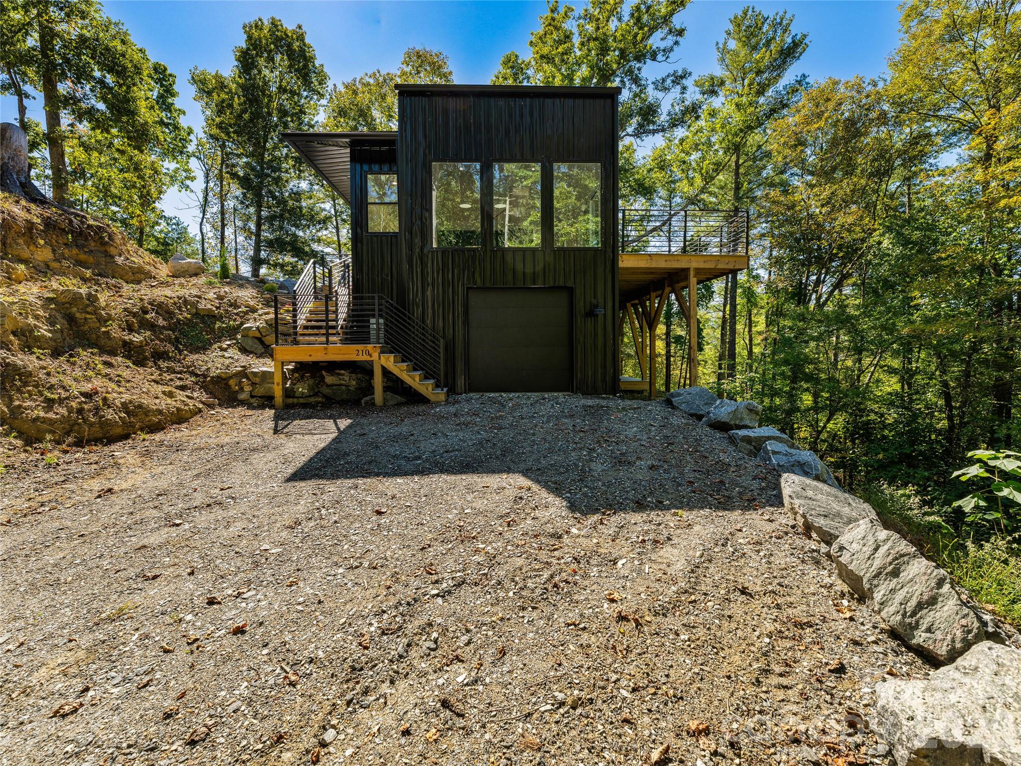 main property photo 28