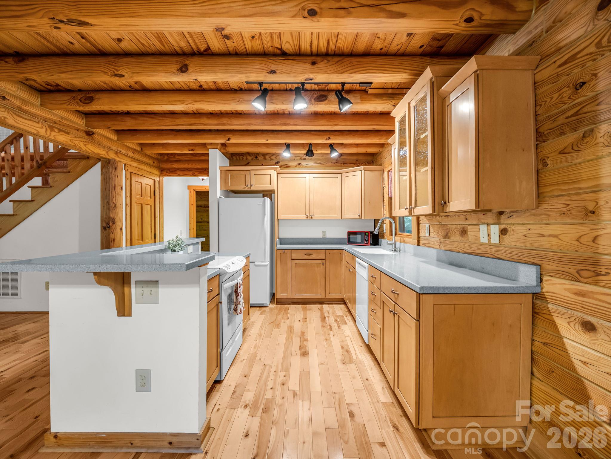 main property photo 7