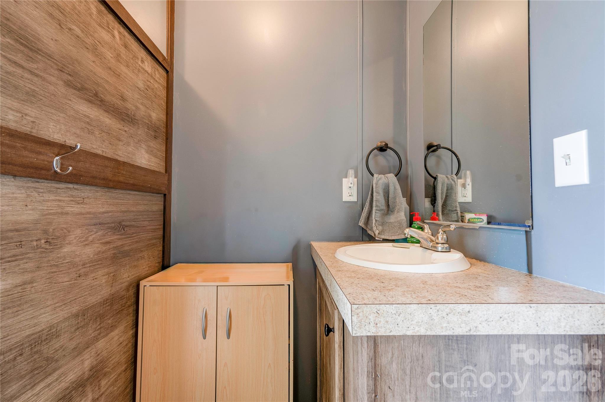 main property photo 28