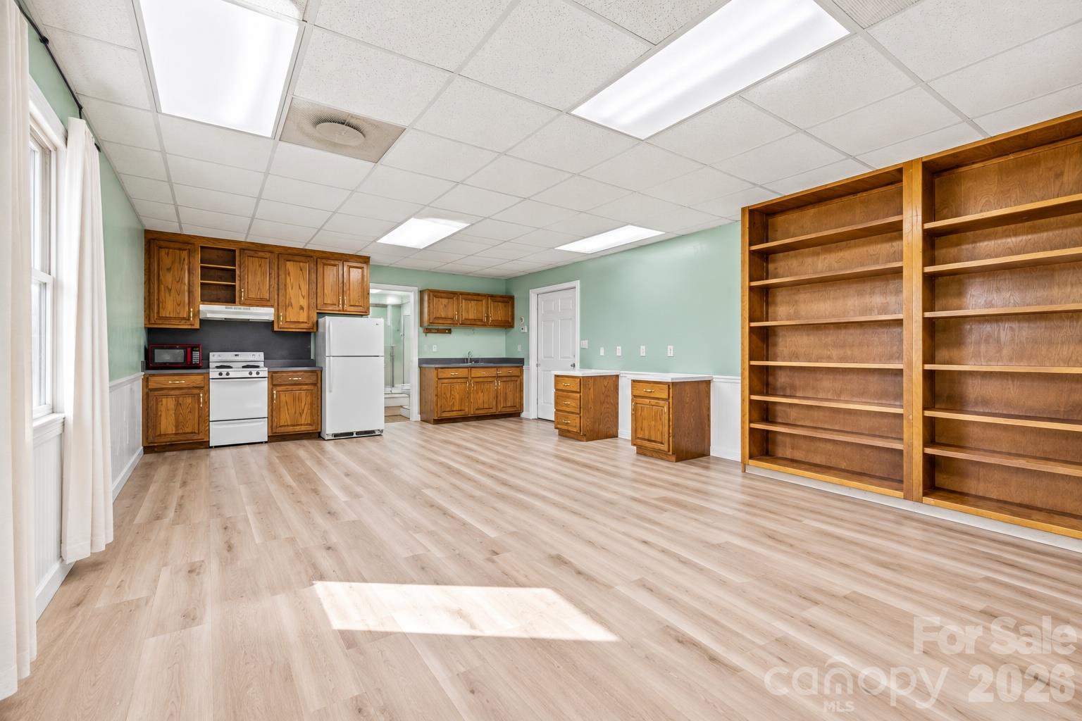 main property photo 11