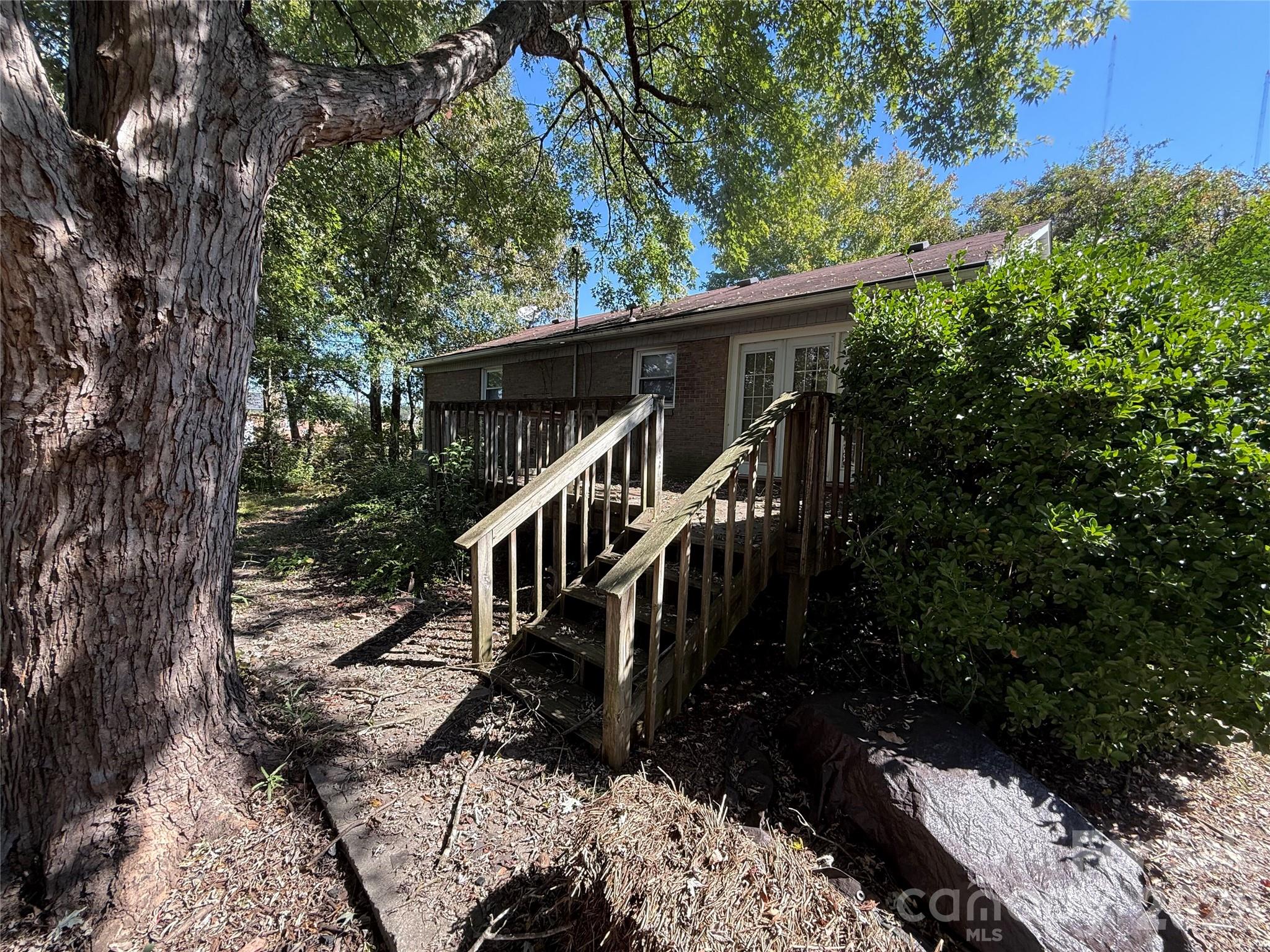 main property photo 17