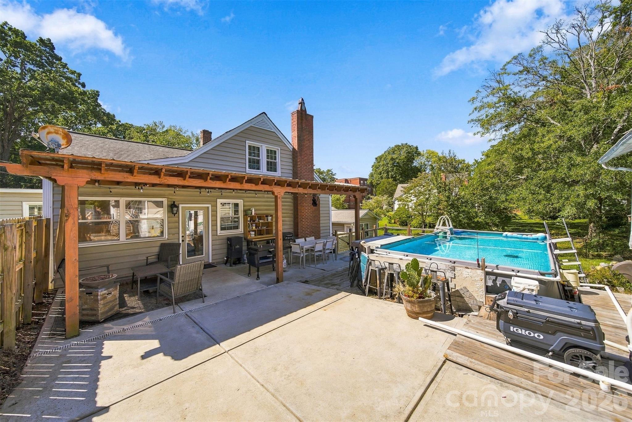main property photo 3
