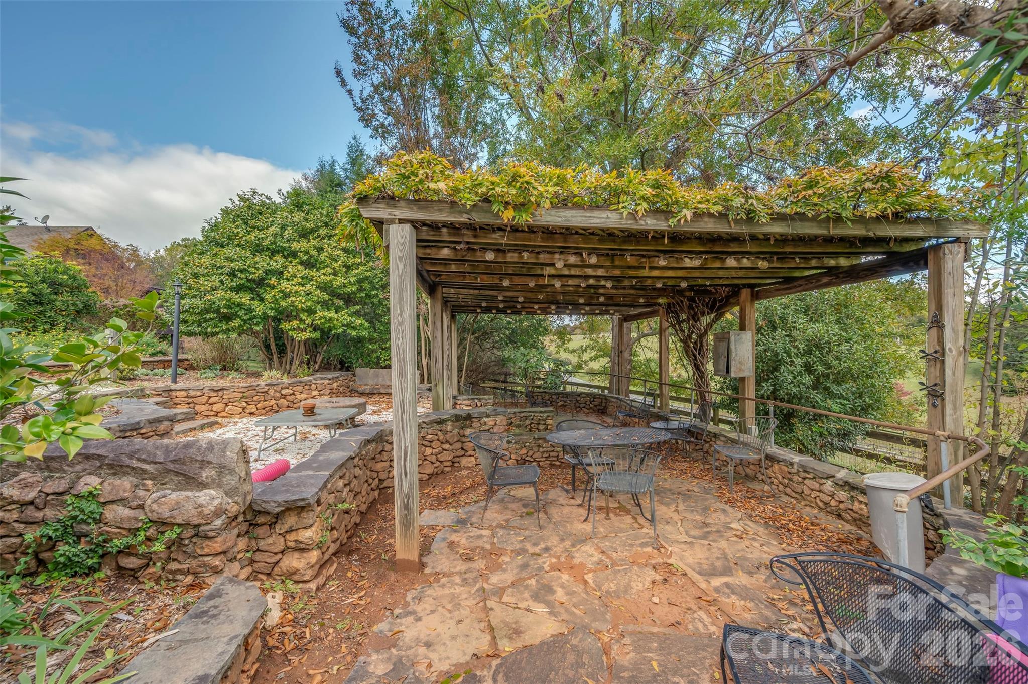 main property photo 23