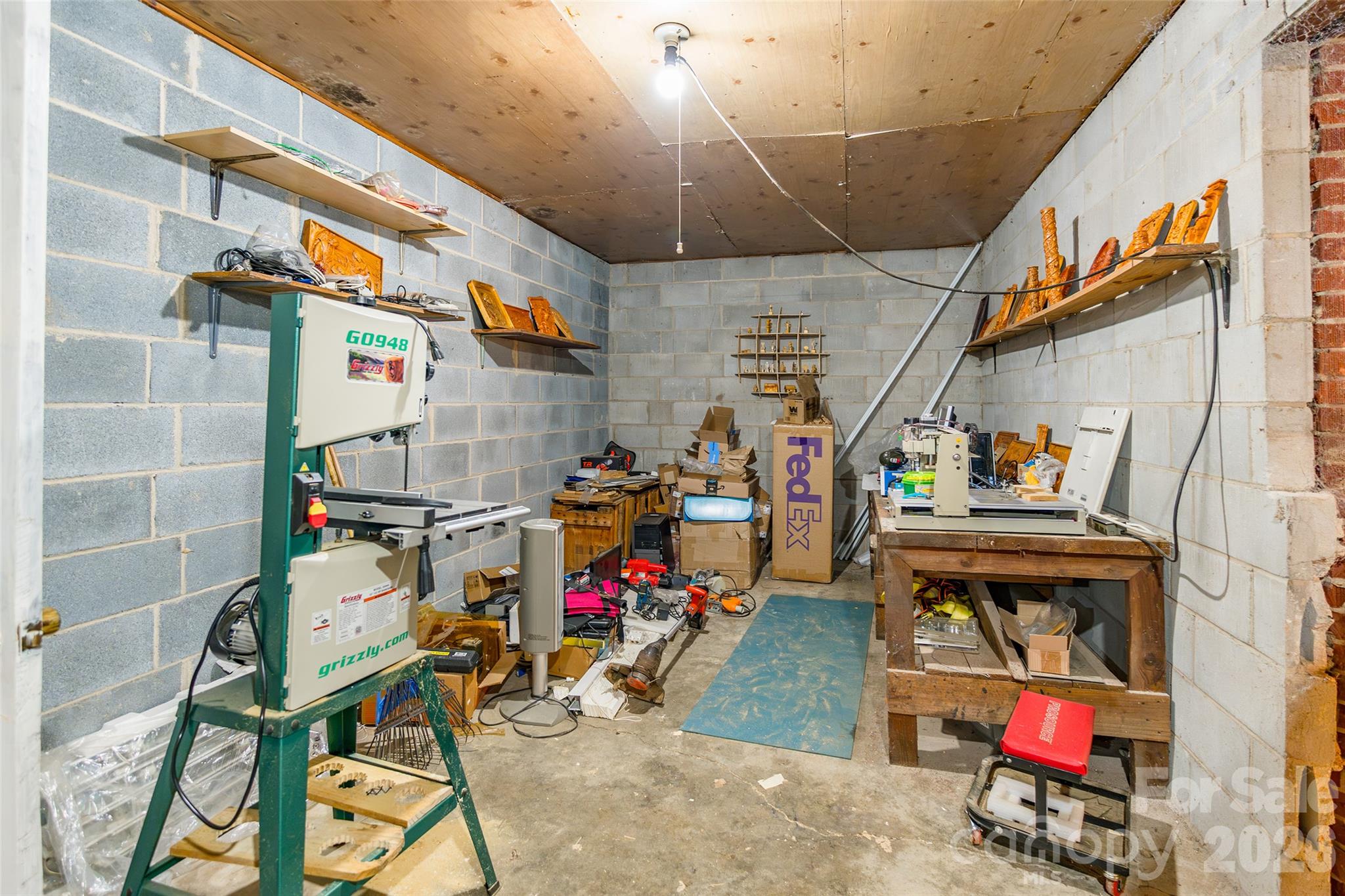main property photo 28