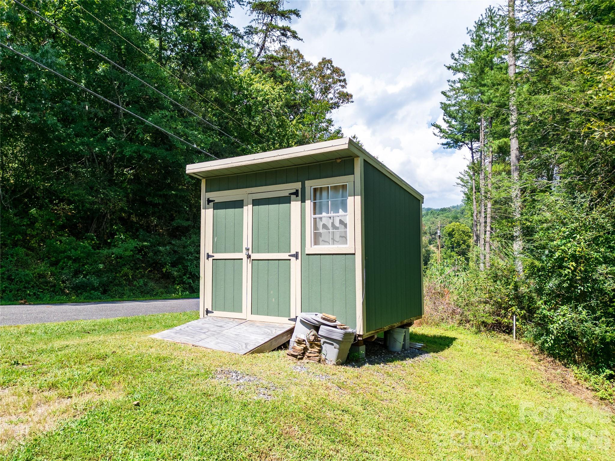 main property photo 30