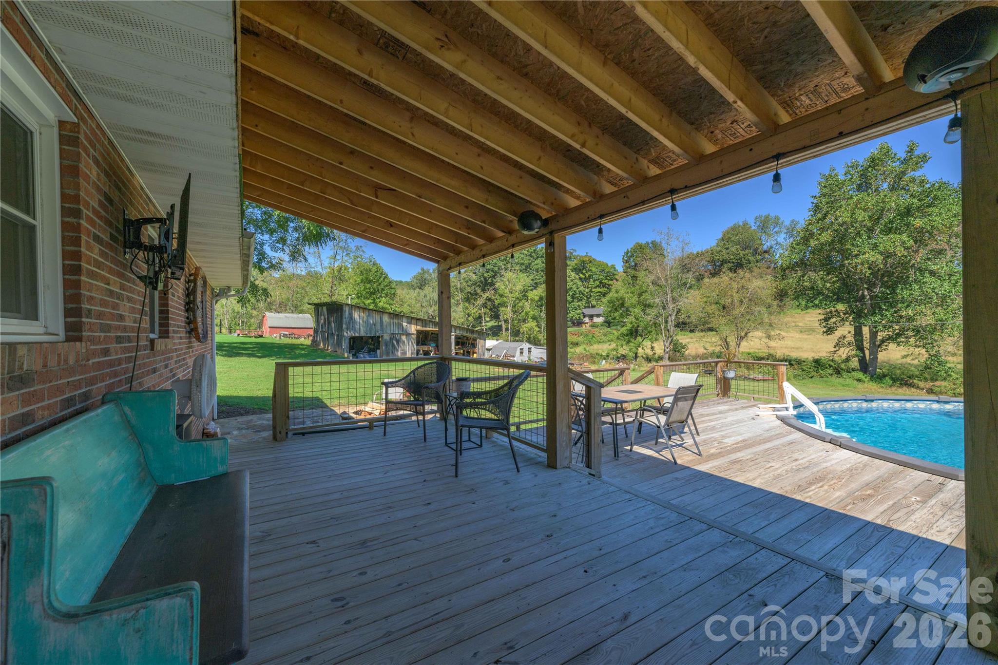 main property photo 28