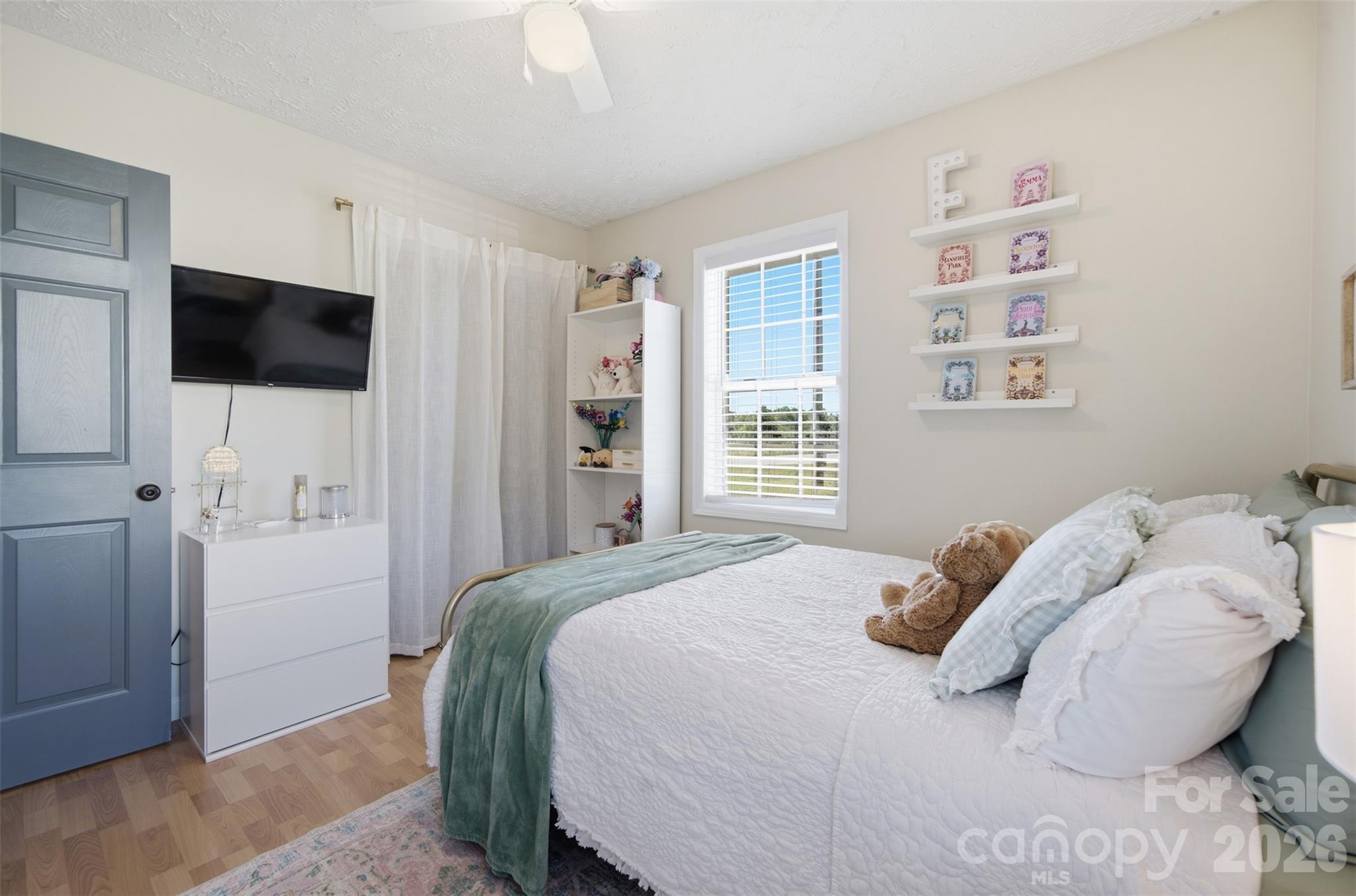 main property photo 28