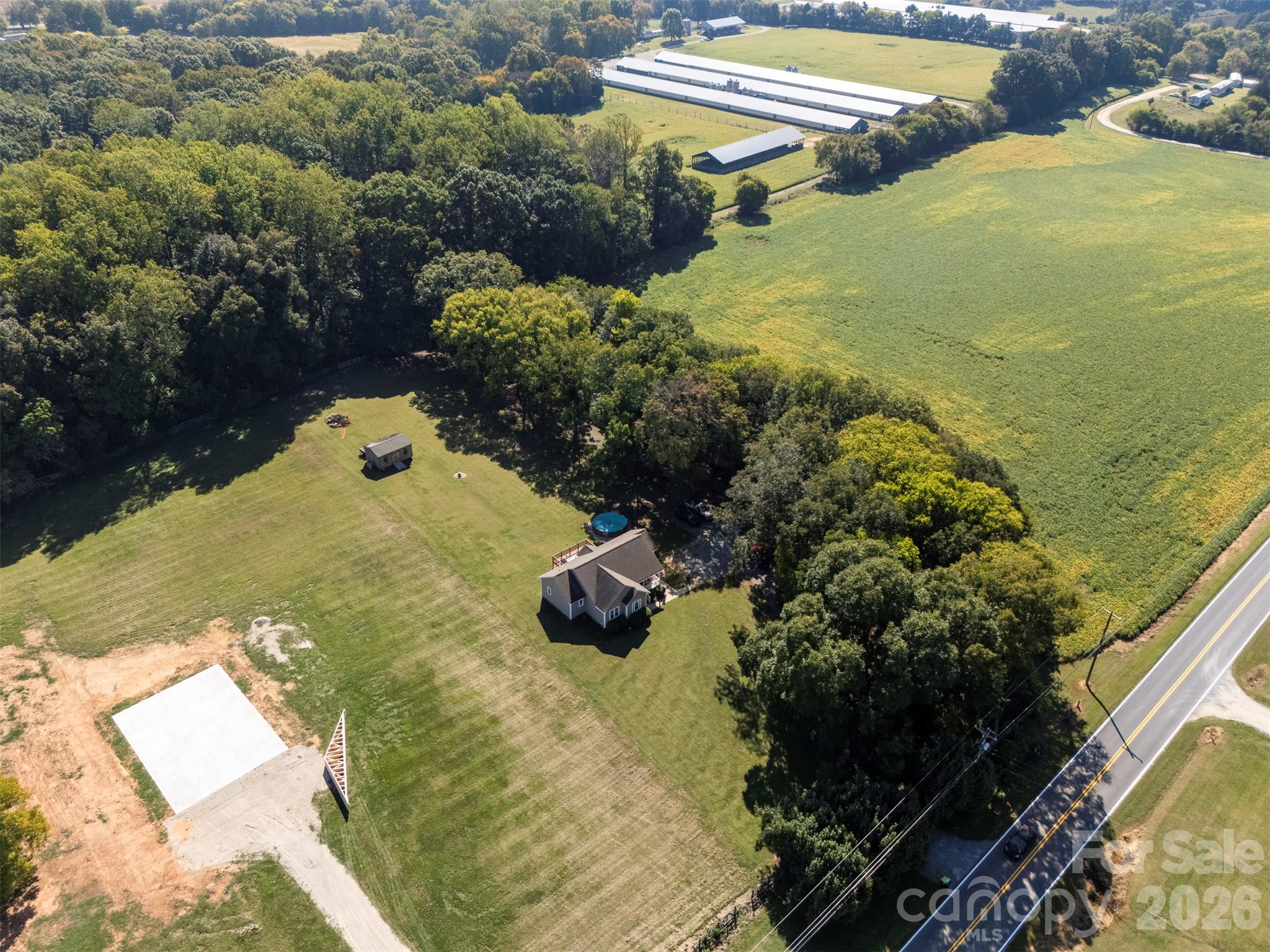 main property photo 28