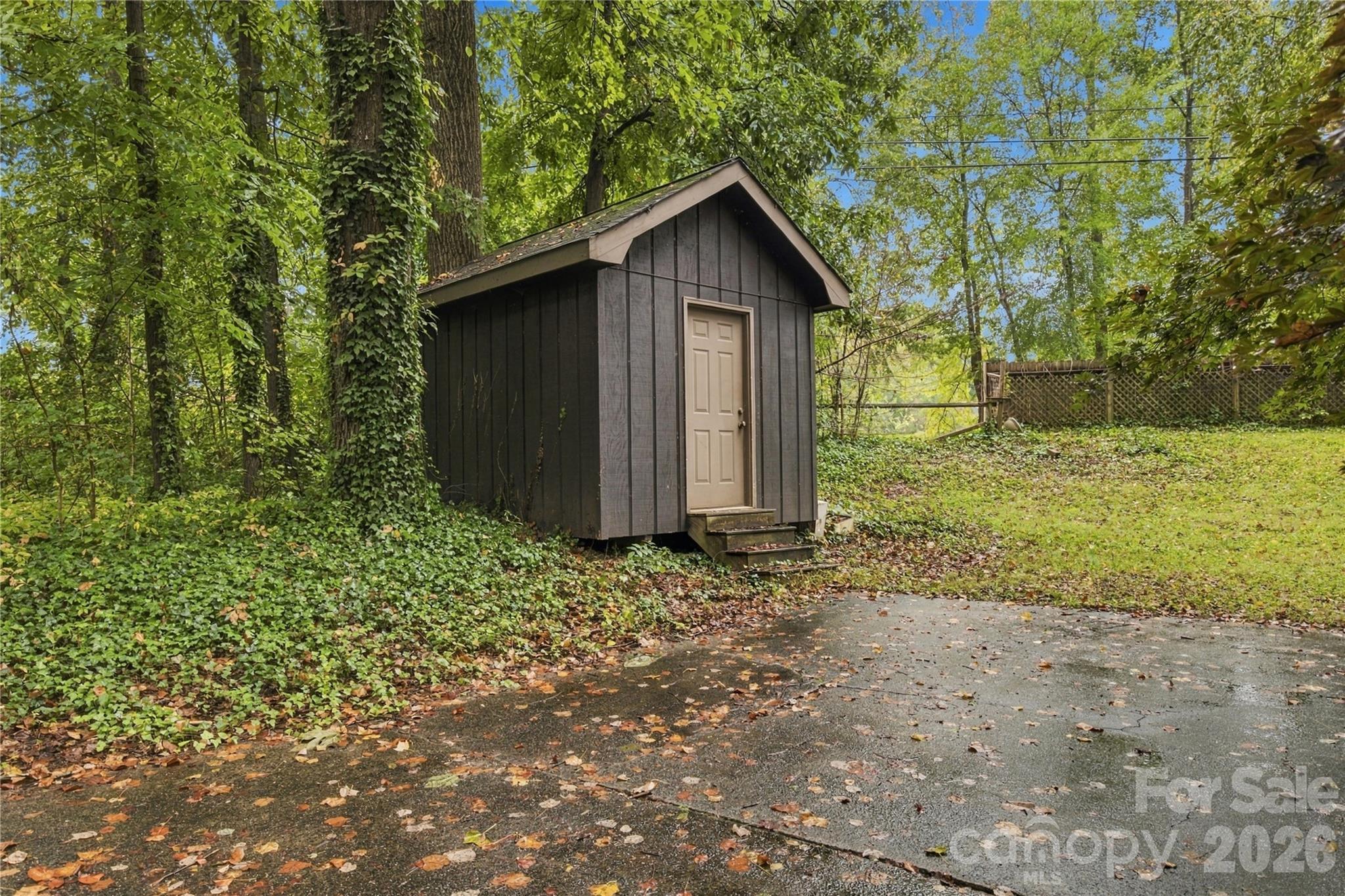 main property photo 40